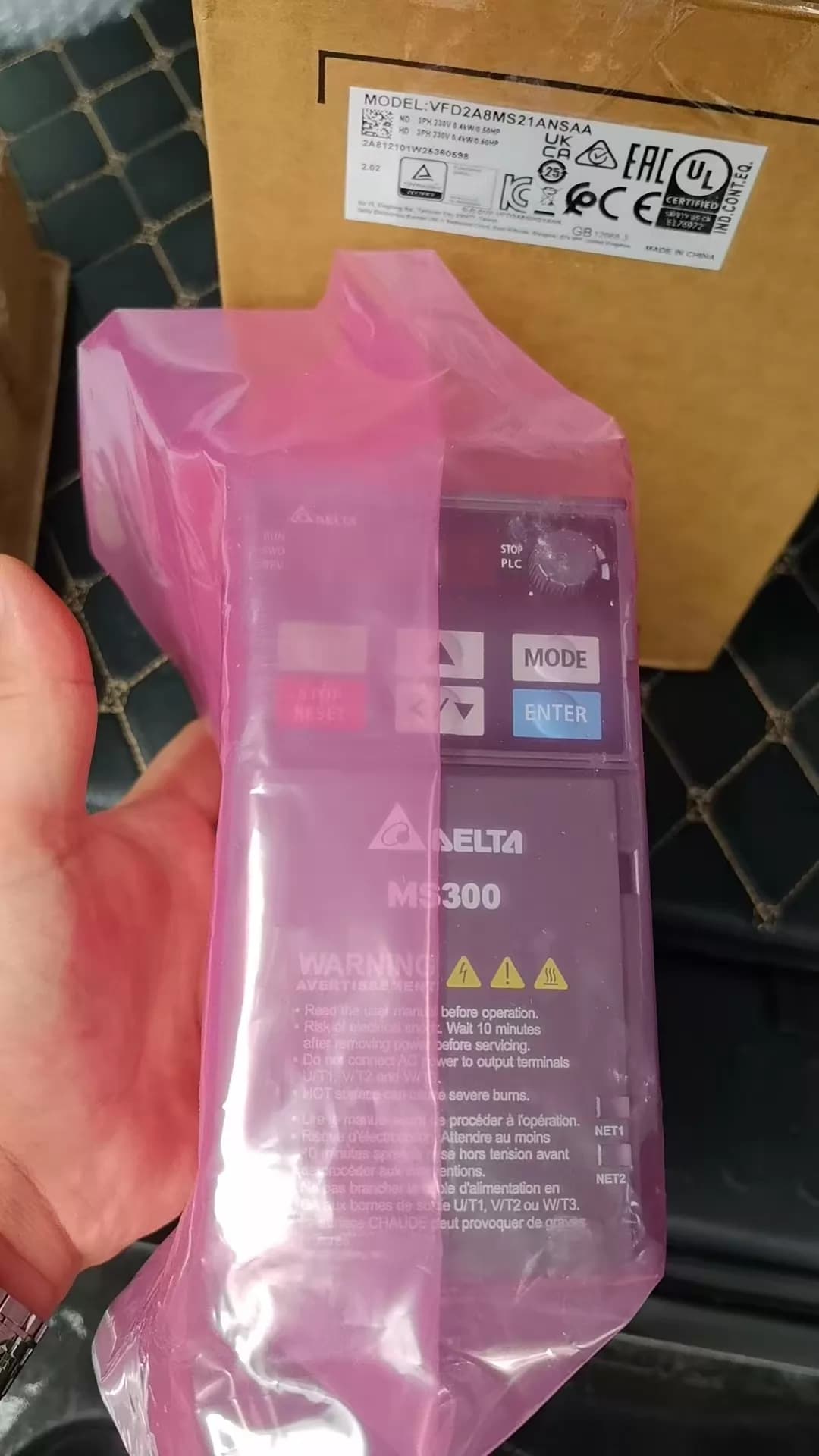 100% branda nua bunaidh agus fíor Delta 220V 0.4KW VFD2A8MS21ANSAA Tiontairí minicíochta Drive Servo Motor