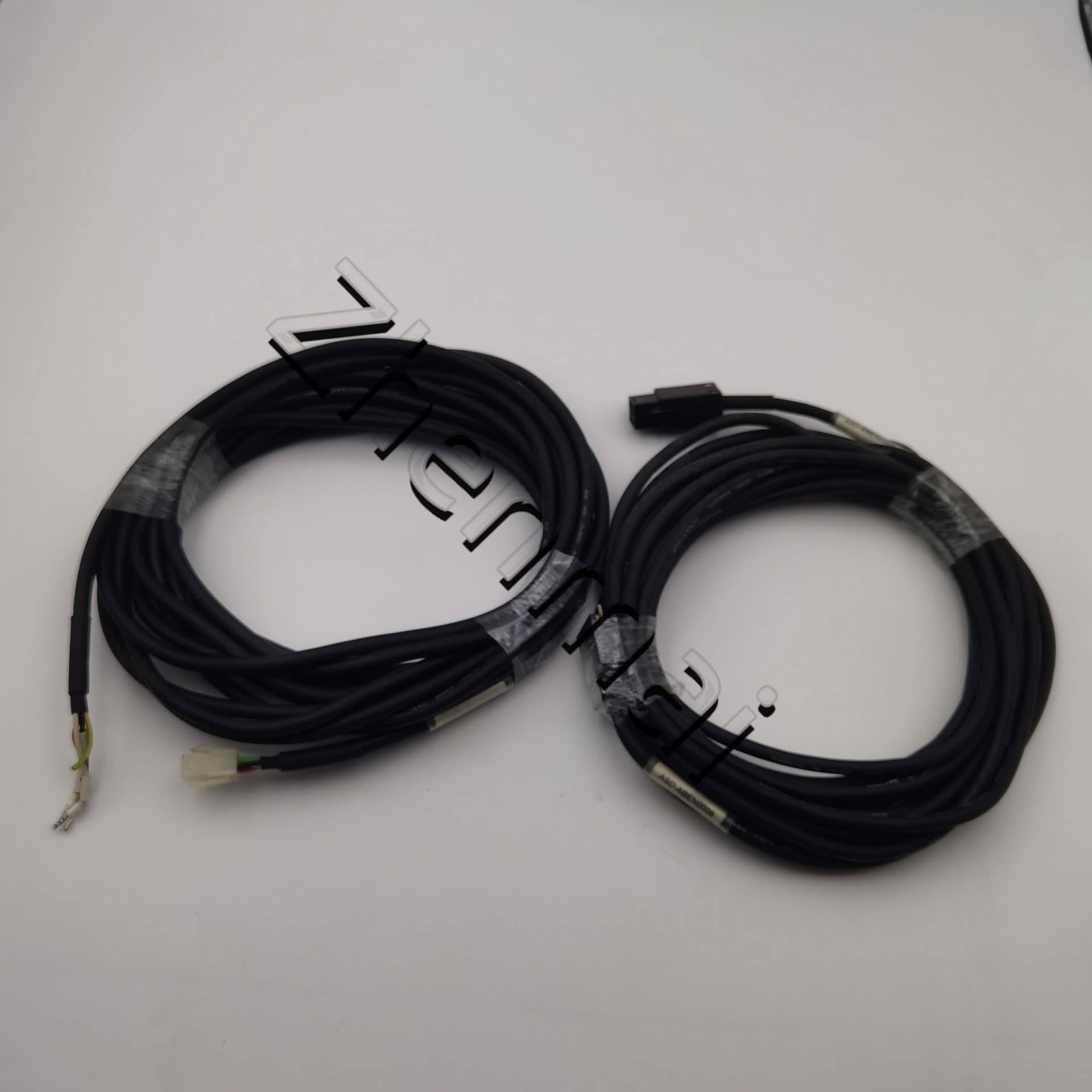 Tiontairí minicíochta 100% bunaidh agus fíor Delta ASD-ABEN0008 Drive Servo Motor