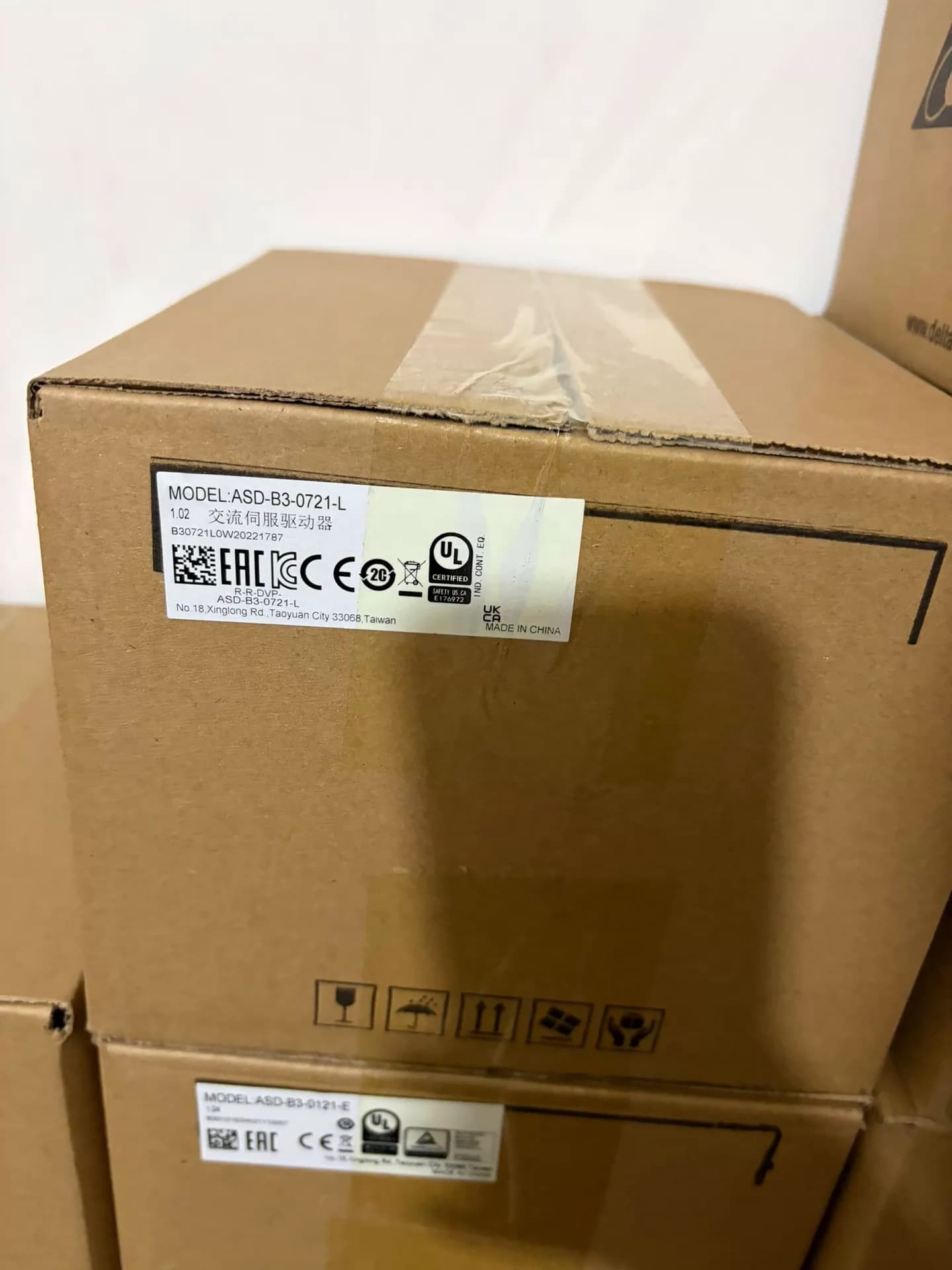 100% bunaidh agus fíor-nua Delta ASD-B3-0721-L/750W Tiontairí minicíochta Drive Servo Motor