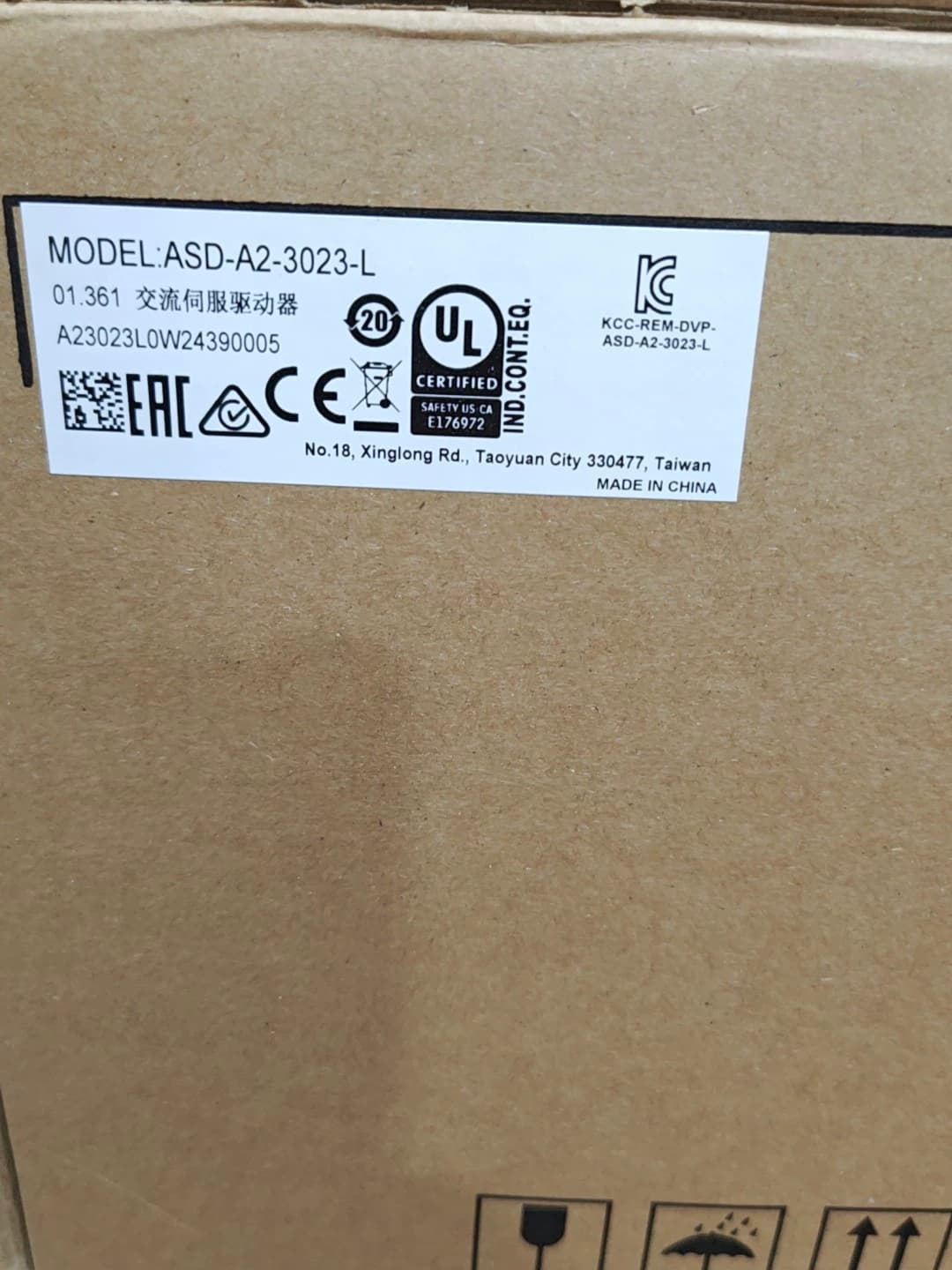 Tiontairí minicíochta 100% bunaidh agus fíor Delta ASD-B3-3023-L Drive Servo Motor