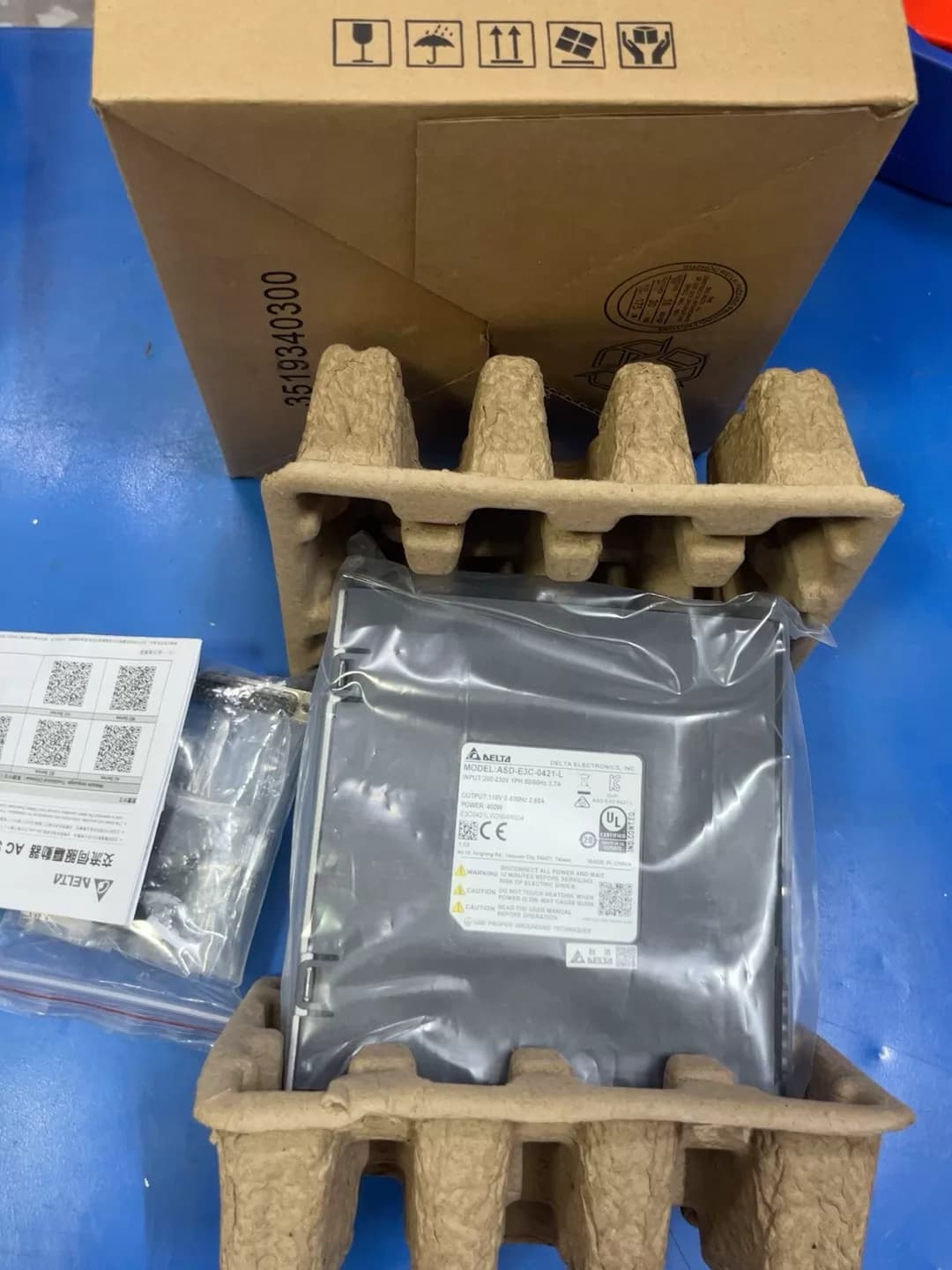 Tiontairí minicíochta 100% bunaidh agus fíor Delta ASD-E3-0421-L Drive Servo Motor