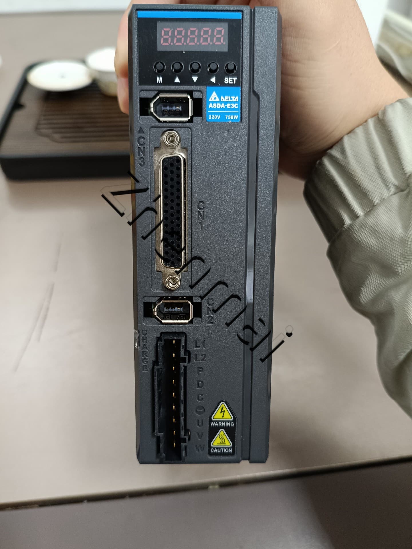 Tiontairí minicíochta 100% bunaidh agus fíor Delta ASD-E3-0721-L Drive Servo Motor