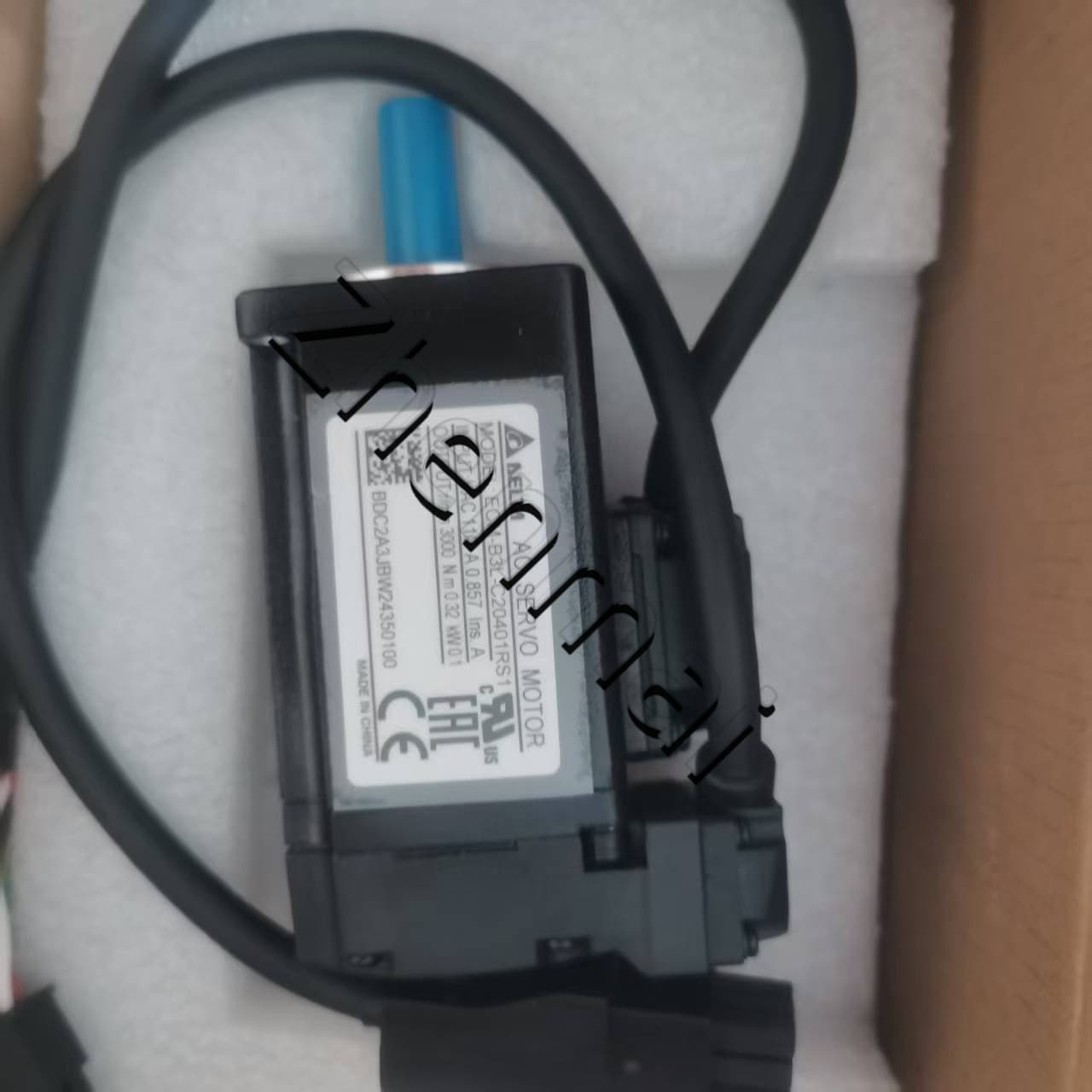 Tiontairí minicíochta 100% bunaidh agus fíor Delta ECM-B3L-C20401RS1 Drive Servo Motor