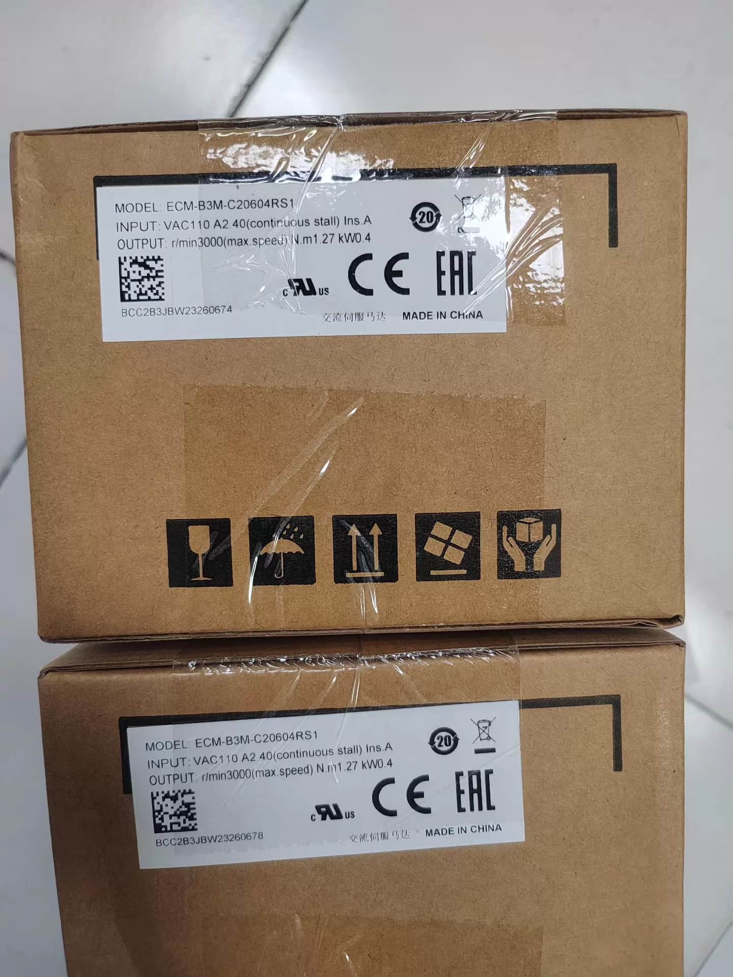 Tiontairí minicíochta 100% bunaidh agus fíor Delta ECM-B3M-C20604RS1 Drive Servo Motor