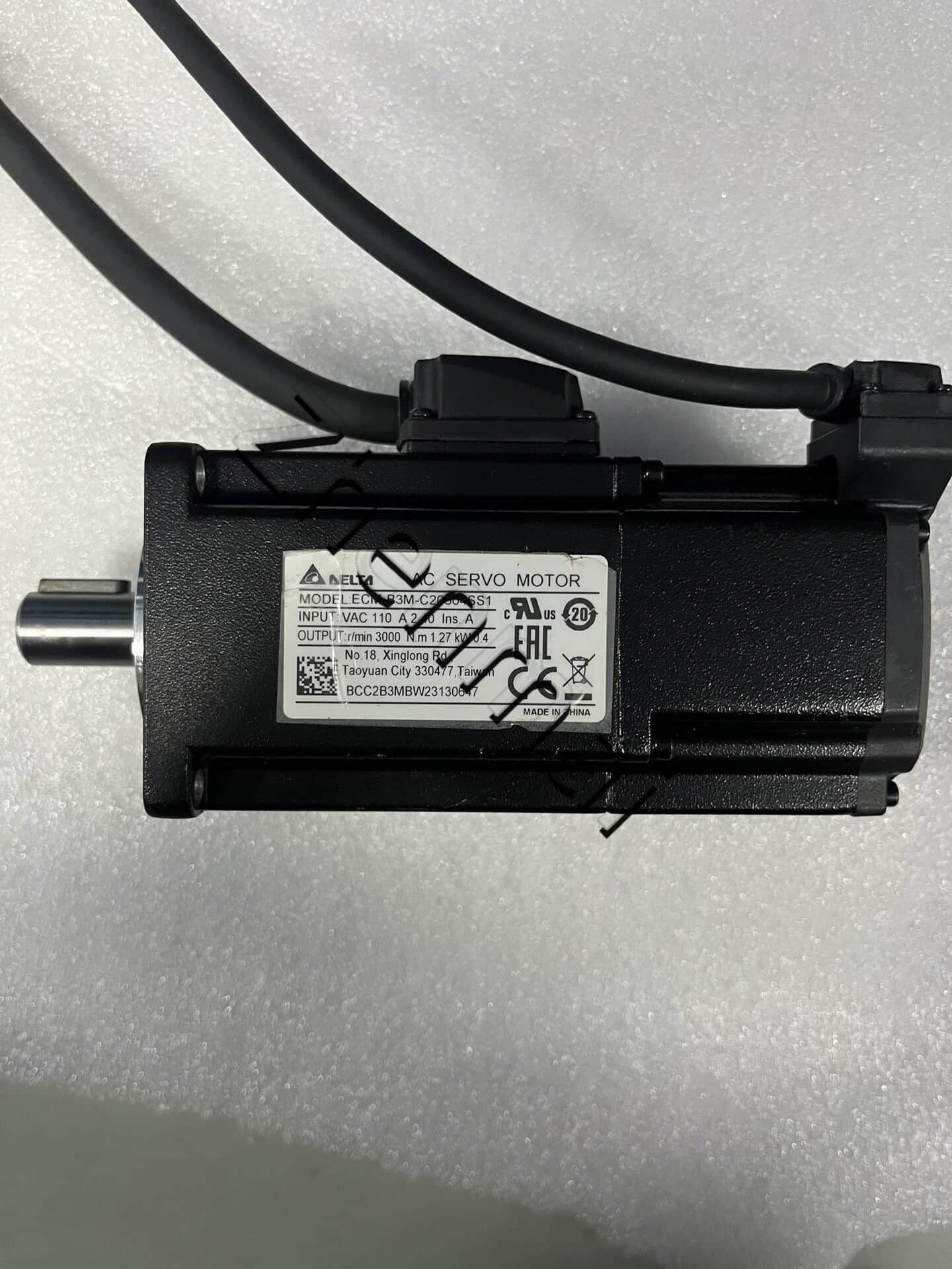 Tiontairí minicíochta 100% bunaidh agus fíor Delta ECM-B3M-C20604SS1 Drive Servo Motor