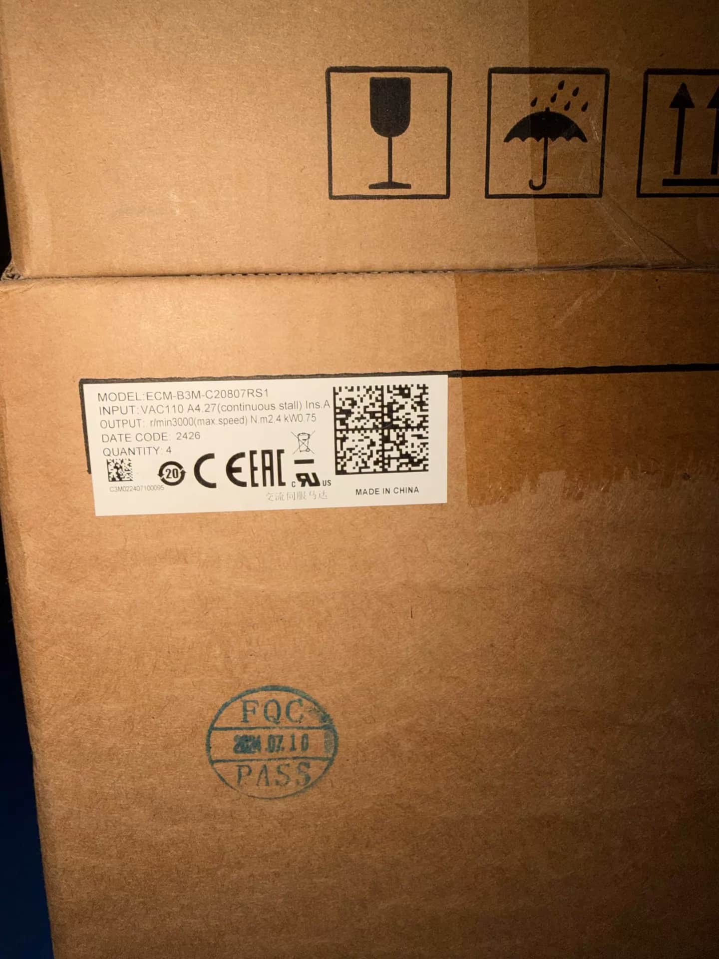 Tiontairí minicíochta 100% bunaidh agus fíor Delta ECM-B3M-C20807RS1 Drive Servo Motor