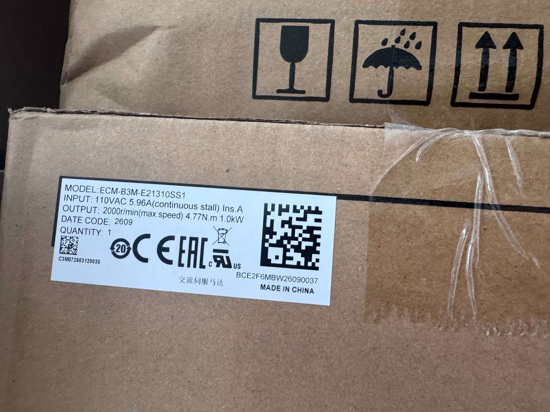 Tiontairí minicíochta 100% bunaidh agus fíor Delta ECM-B3M-E21310SS1 Drive Servo Motor