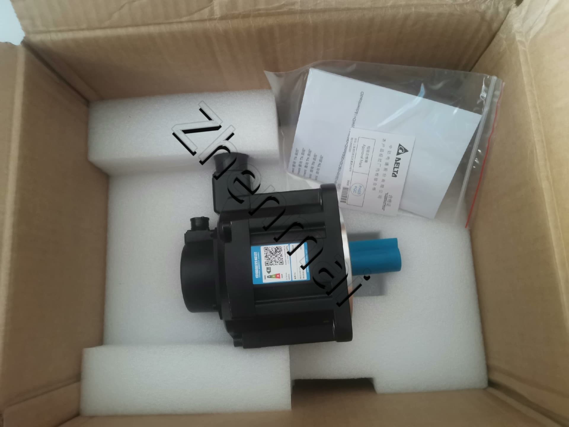 Tiontairí minicíochta 100% bunaidh agus fíor Delta ECM-B3M-E21315RS1 Drive Servo Motor