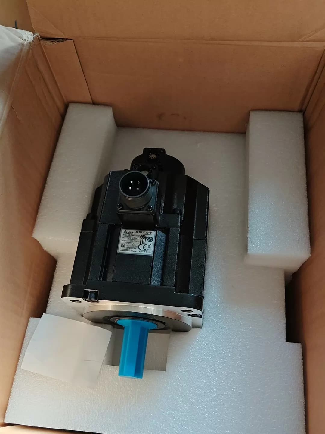 Tiontairí minicíochta 100% bunaidh agus fíor Delta ECM-B3M-E21315SS1 Drive Servo Motor