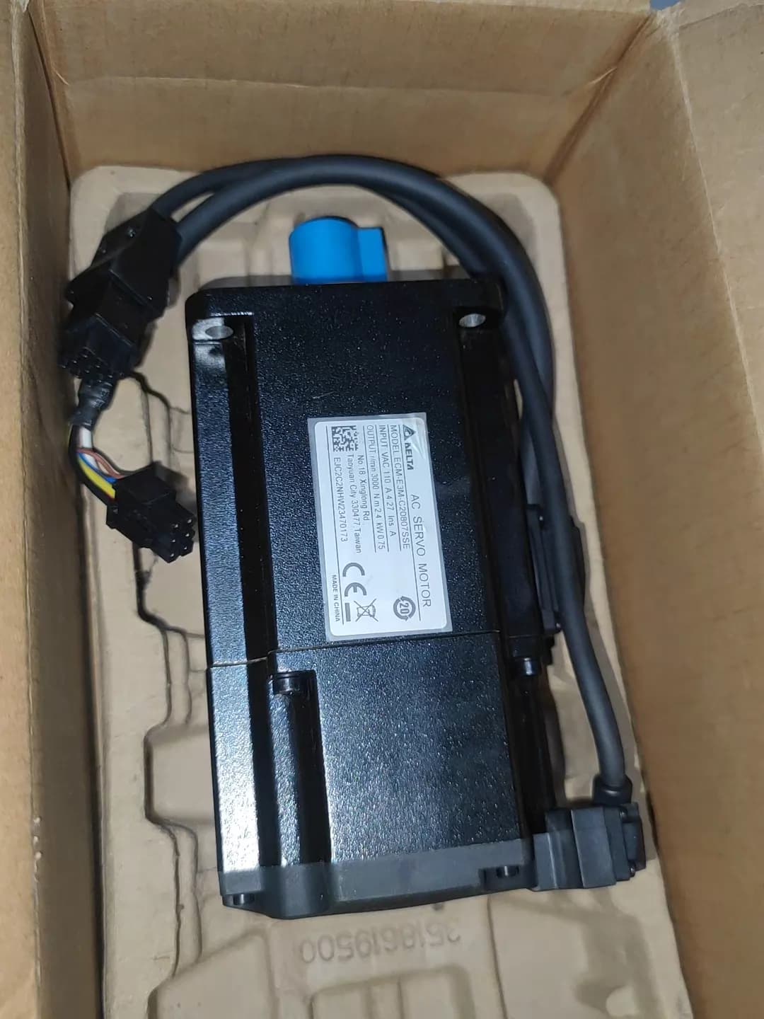 Tiontairí minicíochta 100% bunaidh agus fíor Delta ECM-E3M-C20807SSE Drive Servo Motor