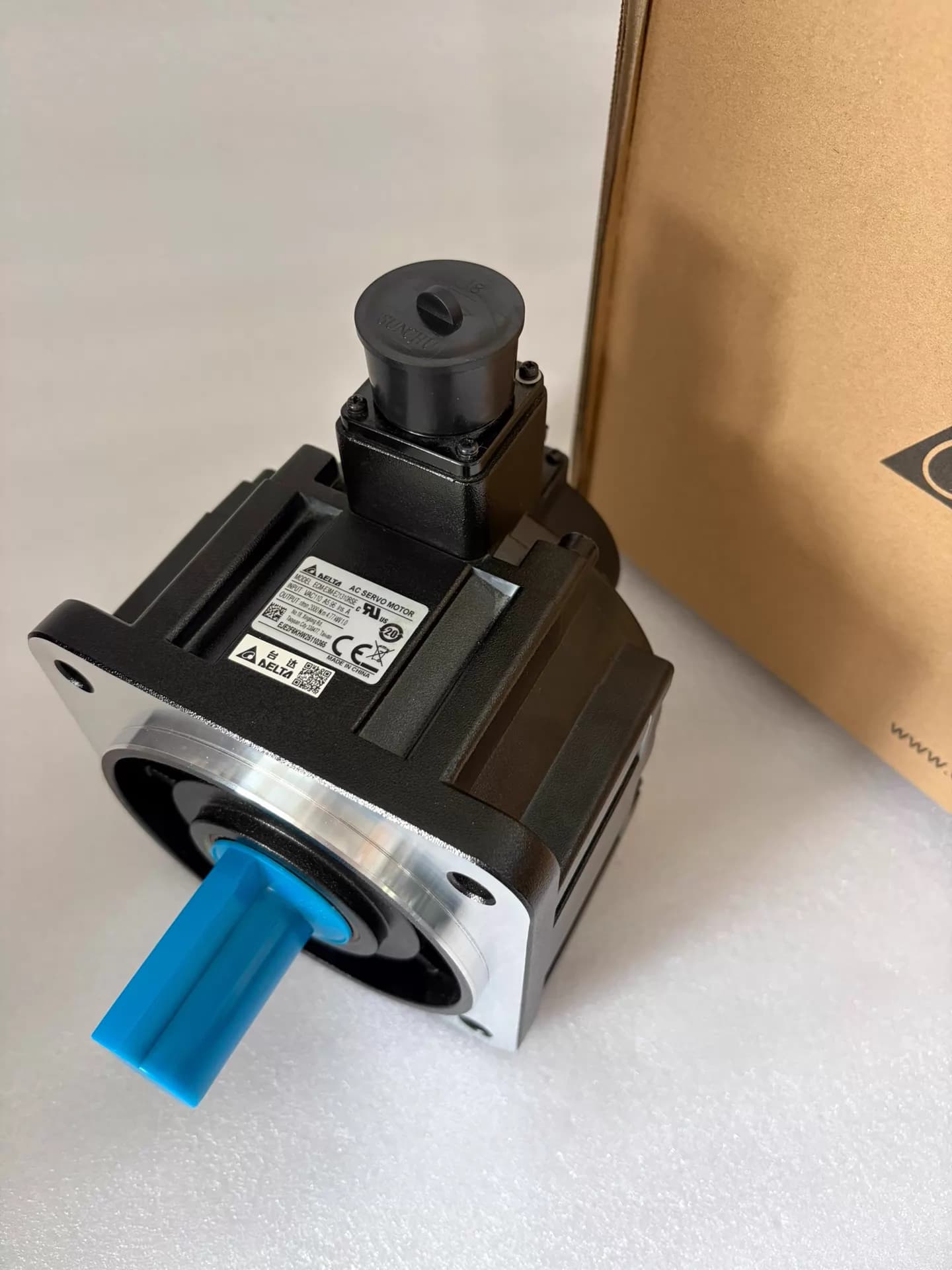 100% bunaidh agus fíor-nua Delta ECM-E3M-E21310RSE Tiontairí minicíochta Drive Servo Motor