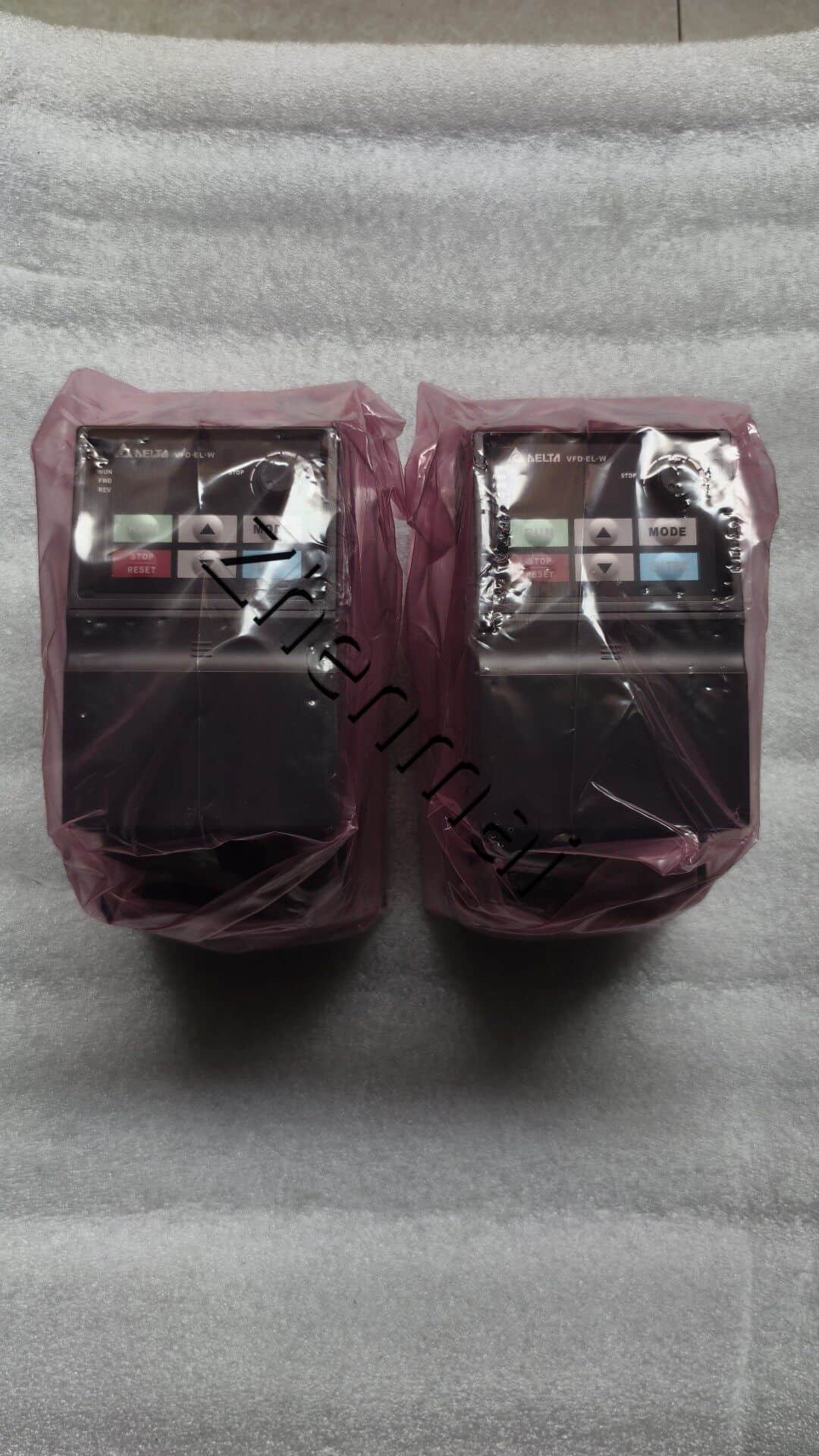 Tiontairí minicíochta 100% bunaidh agus fíor Delta VFD007EL21W Drive Servo Motor