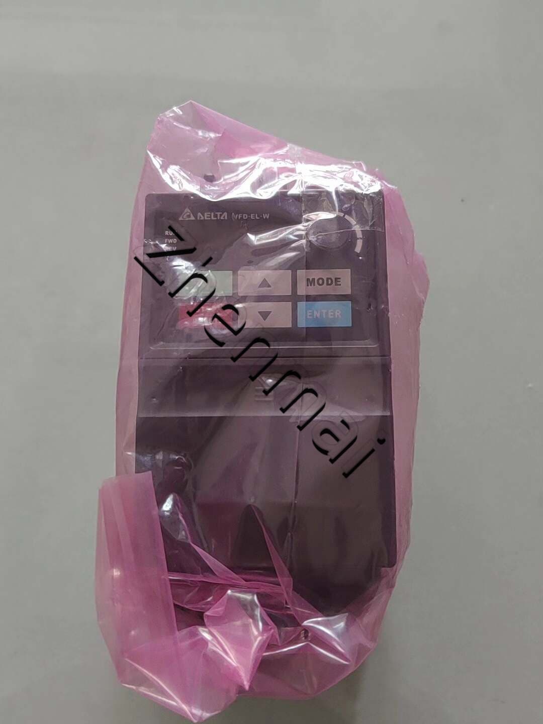 Tiontairí minicíochta 100% bunaidh agus fíor Delta VFD007EL43W Drive Servo Motor