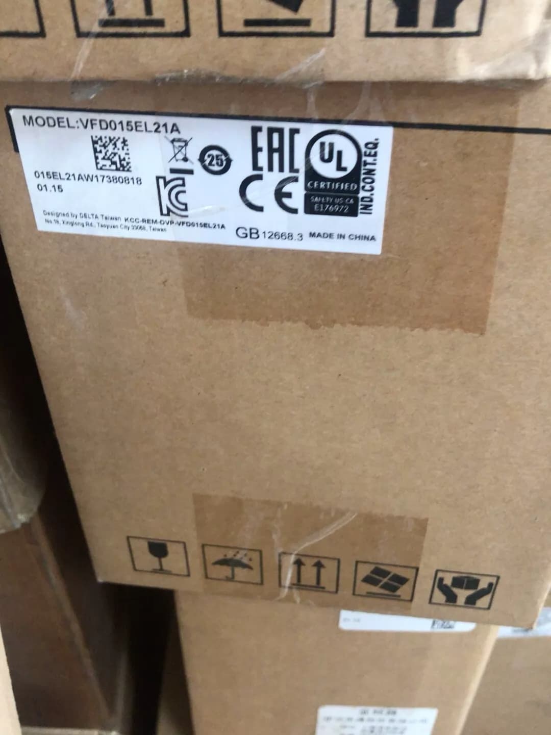 Tiontairí minicíochta 100% bunaidh agus fíor Delta VFD015EL21A Drive Servo Motor