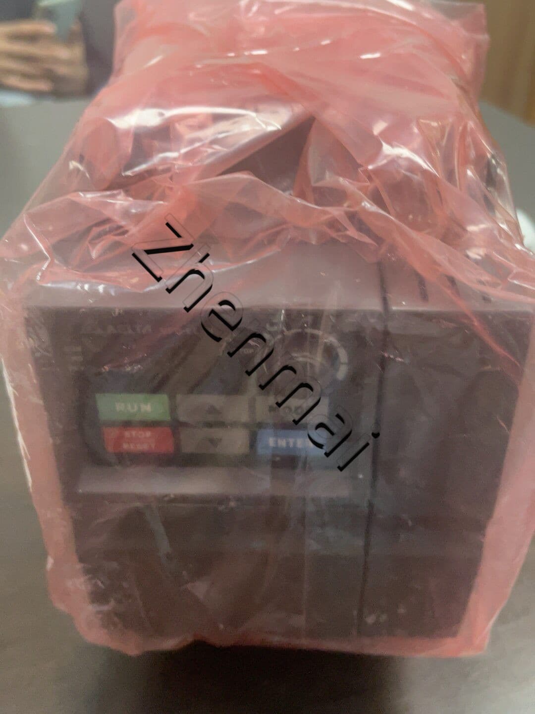 Tiontairí minicíochta 100% bunaidh agus fíor Delta VFD015EL21W Drive Servo Motor