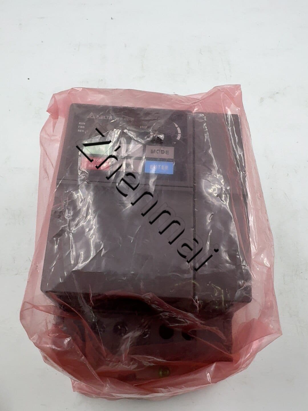 Tiontairí minicíochta 100% bunaidh agus fíor Delta VFD022EL43W Drive Servo Motor