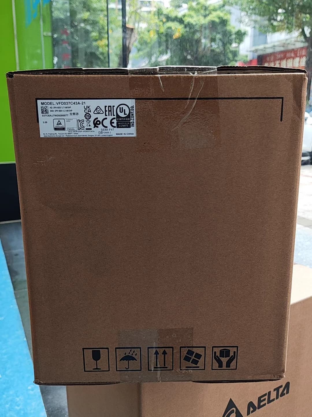 Tiontairí minicíochta 100% bunaidh agus fíor Delta VFD037C43A-21 Drive Servo Motor