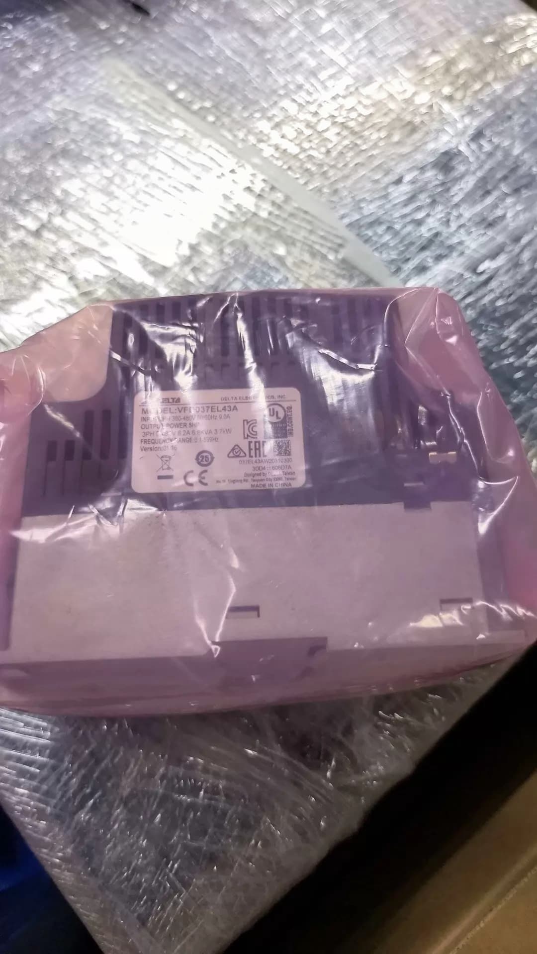 Tiontairí minicíochta 100% bunaidh agus fíor Delta VFD037EL43A Drive Servo Motor