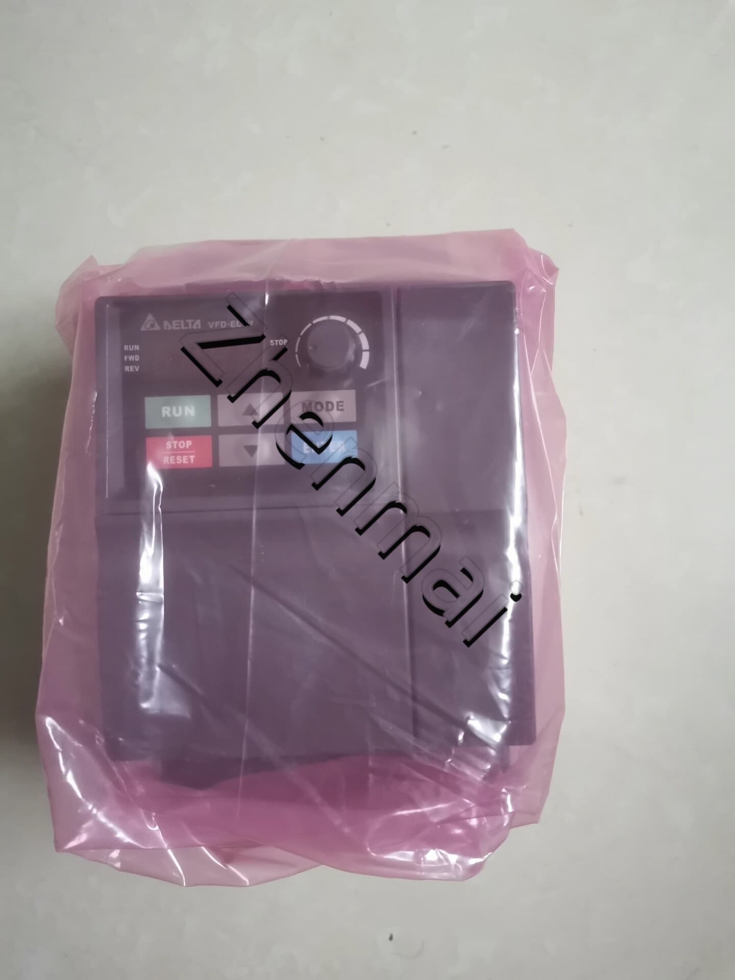 Tiontairí minicíochta 100% bunaidh agus fíor Delta VFD040EL43W Drive Servo Motor