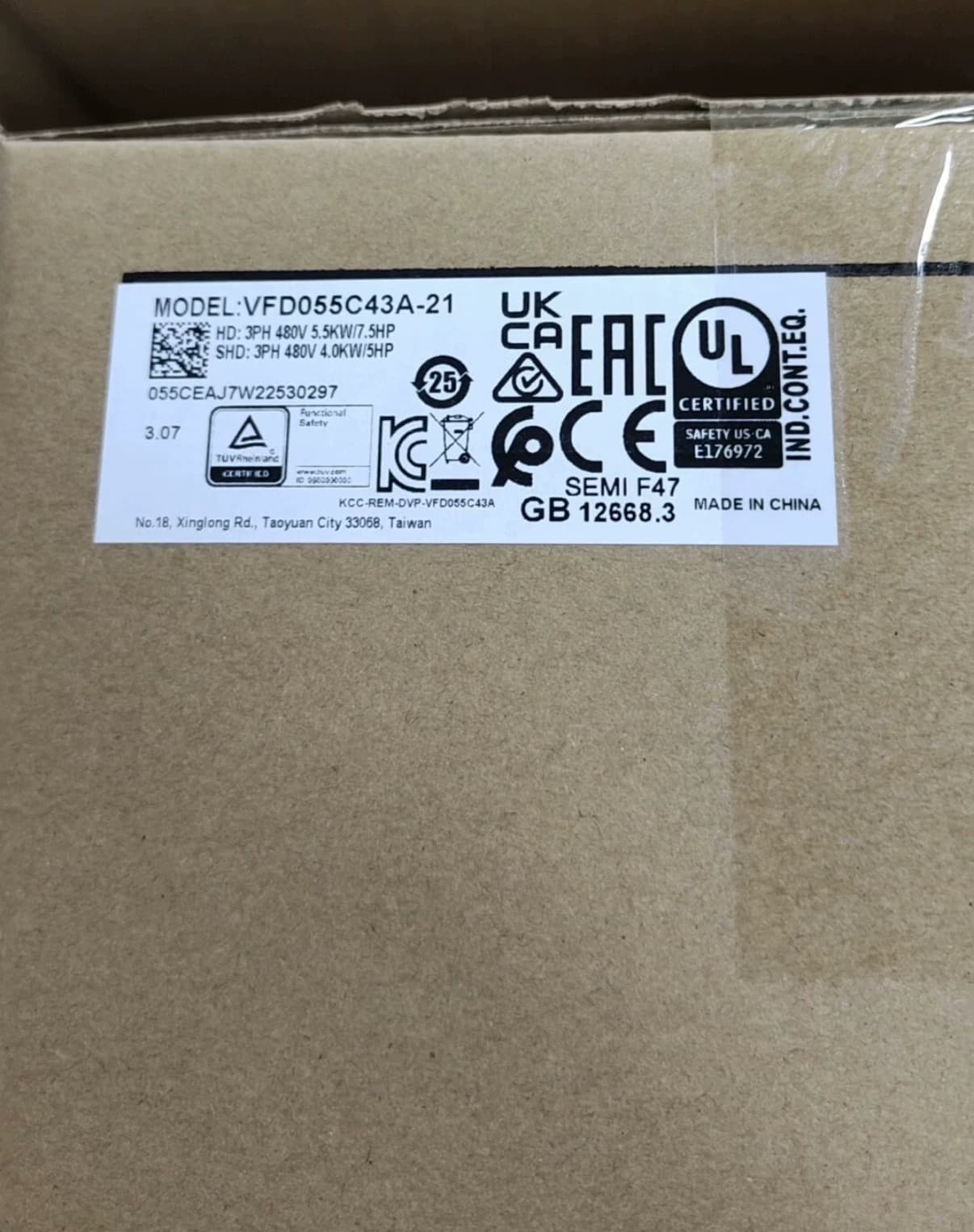 Tiontairí minicíochta 100% bunaidh agus fíor Delta VFD055C43A-21 Drive Servo Motor