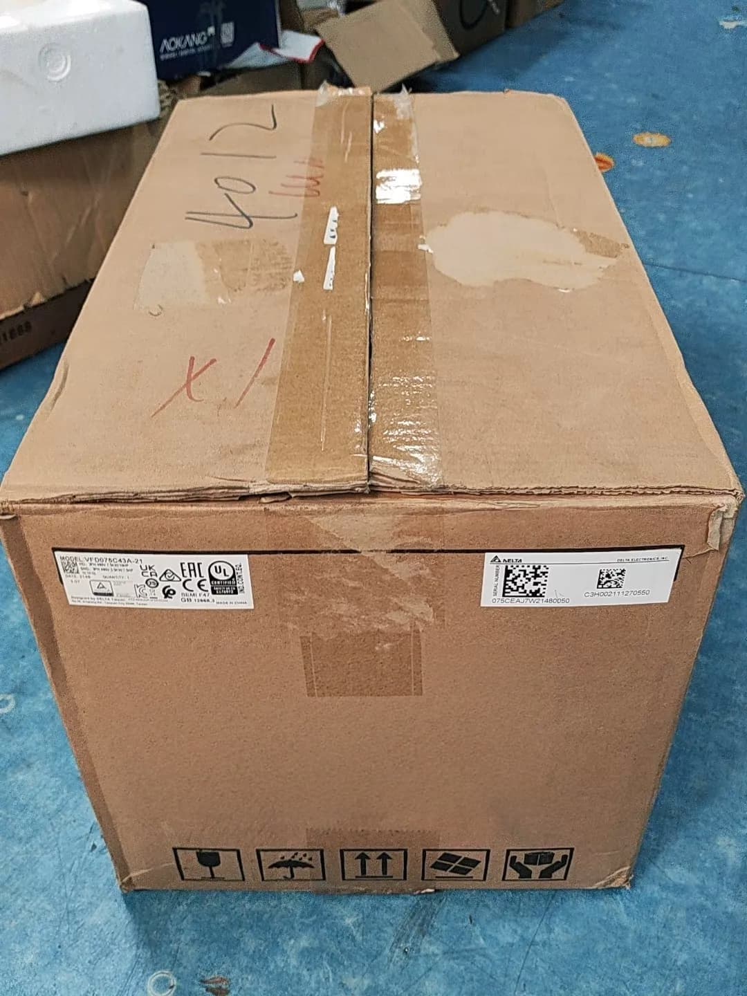 Tiontairí minicíochta 100% bunaidh agus fíor Delta VFD075C43A-21 Drive Servo Motor