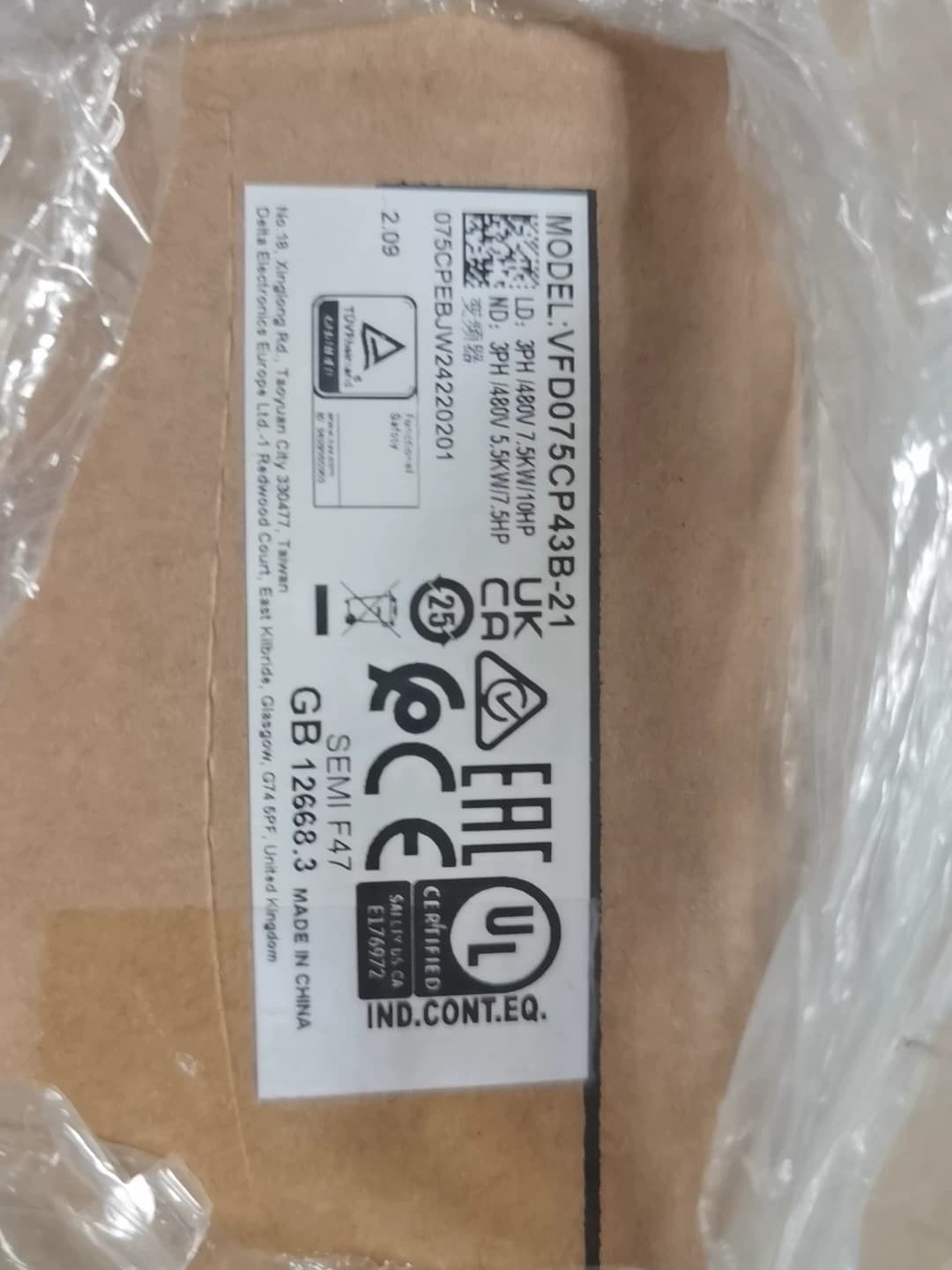 100% branda nua, bunaidh agus fíor Delta VFD075CP43B-21 380V 7.5KW Tiontairí minicíochta Drive Servo Motor