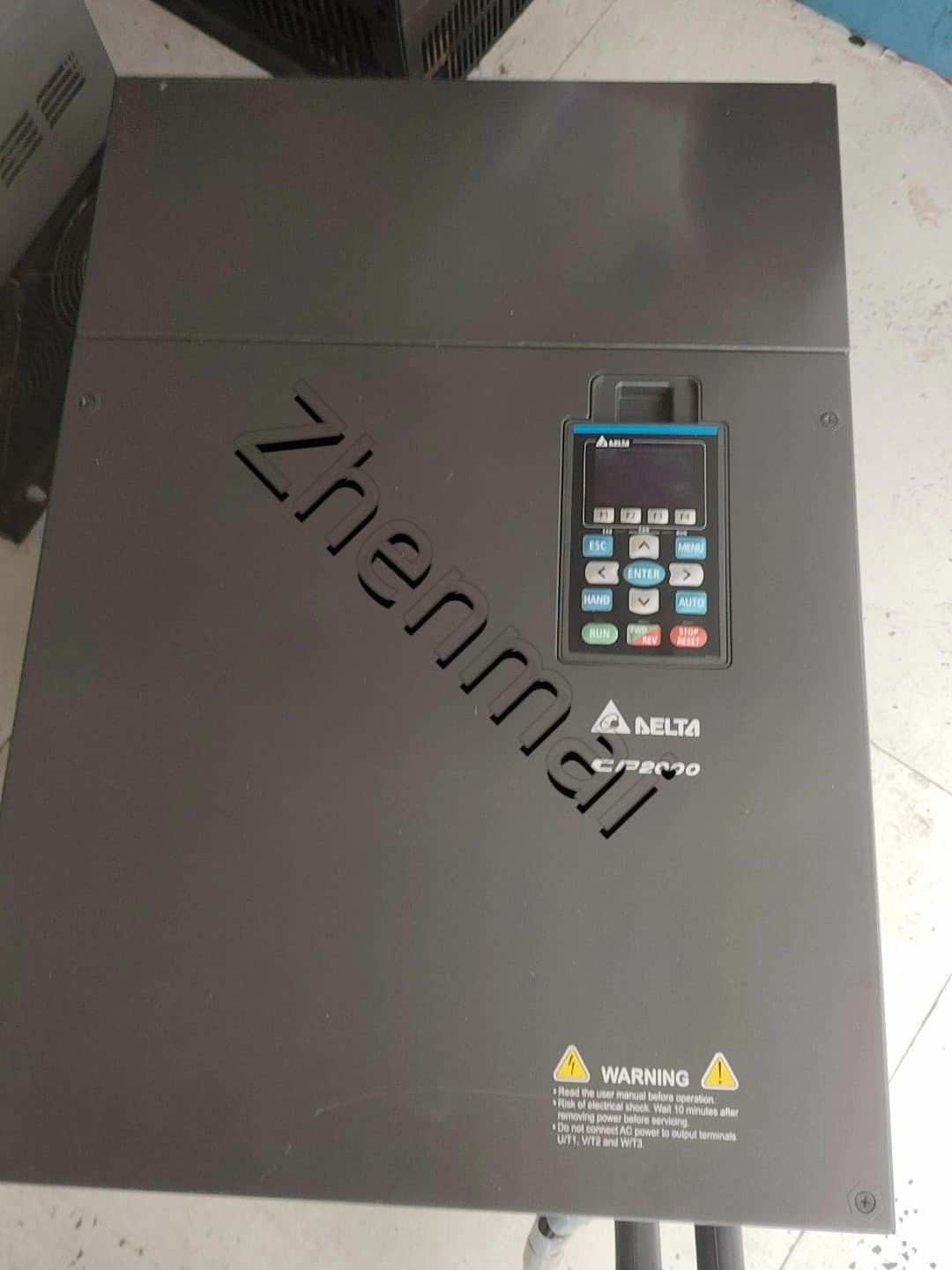 100% branda nua bunaidh agus fíor Delta VFD1100CP43A-00 380V110KW Tiontairí minicíochta Drive Servo Motor