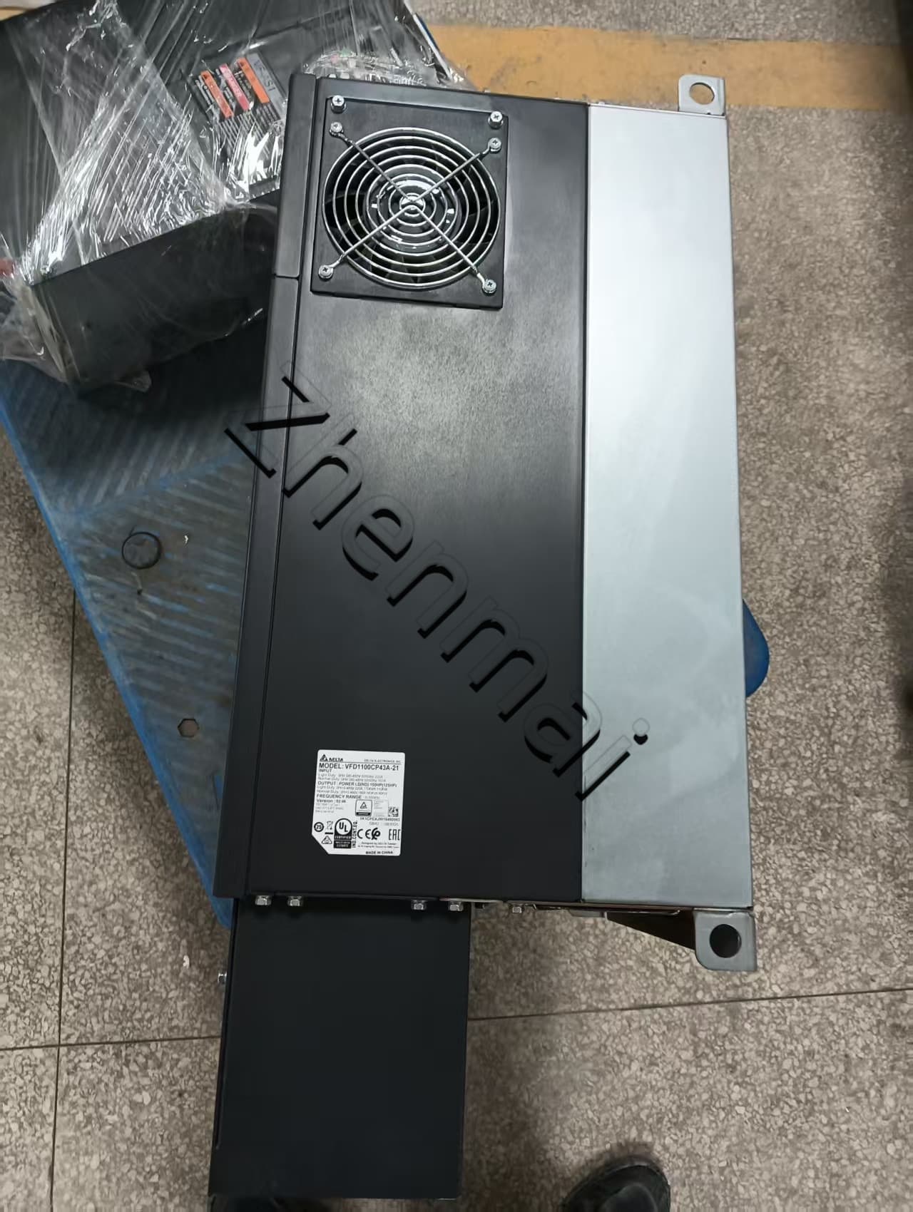 100% branda nua bunaidh agus fíor Delta VFD1100CP43A-21 380V110KW Tiontairí minicíochta Drive Servo Motor