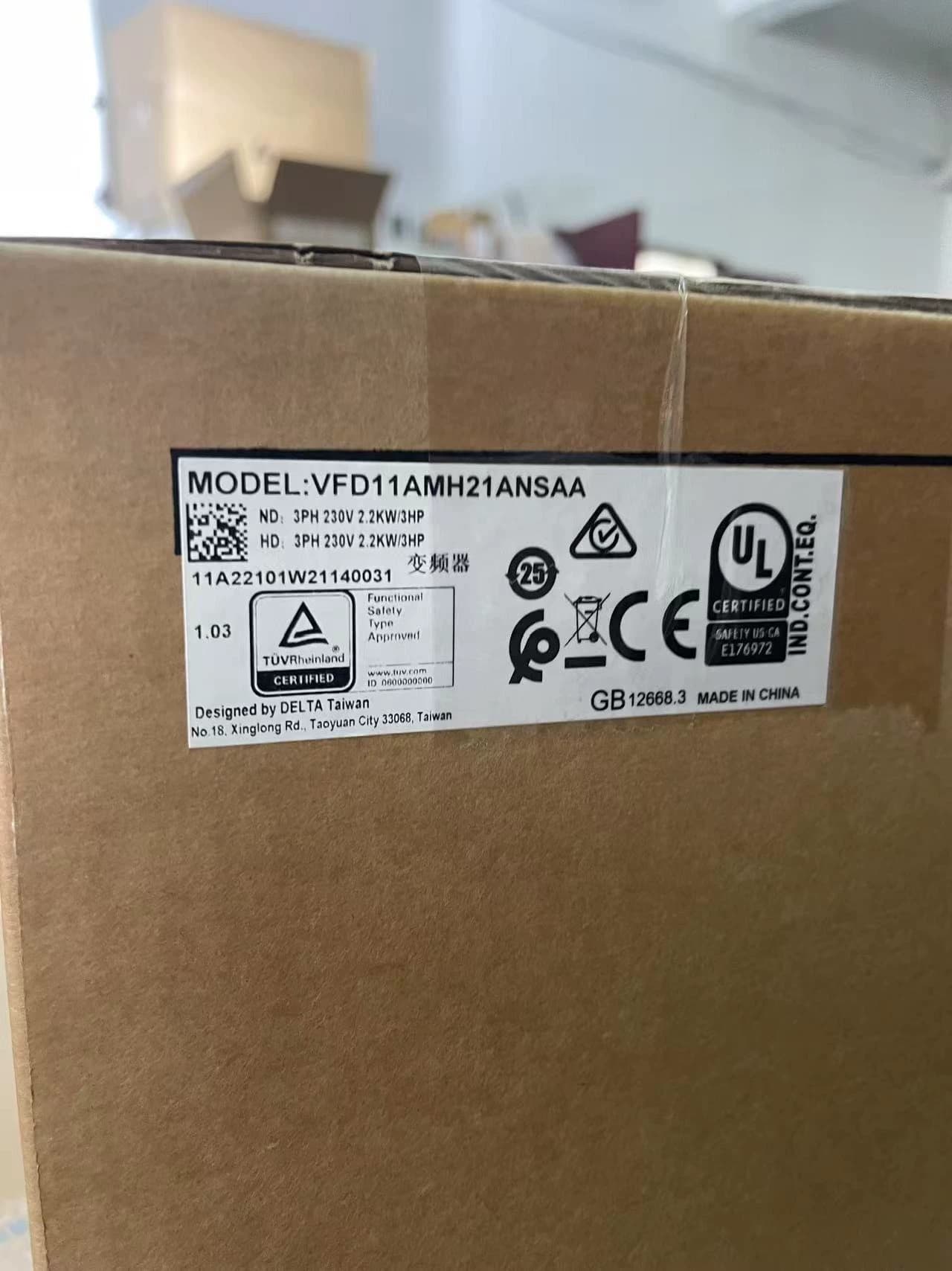 Tiontairí minicíochta 100% bunaidh agus fíor-nua Delta VFD11AMH21ANSAA 2.2KW 220V Drive Servo Motor