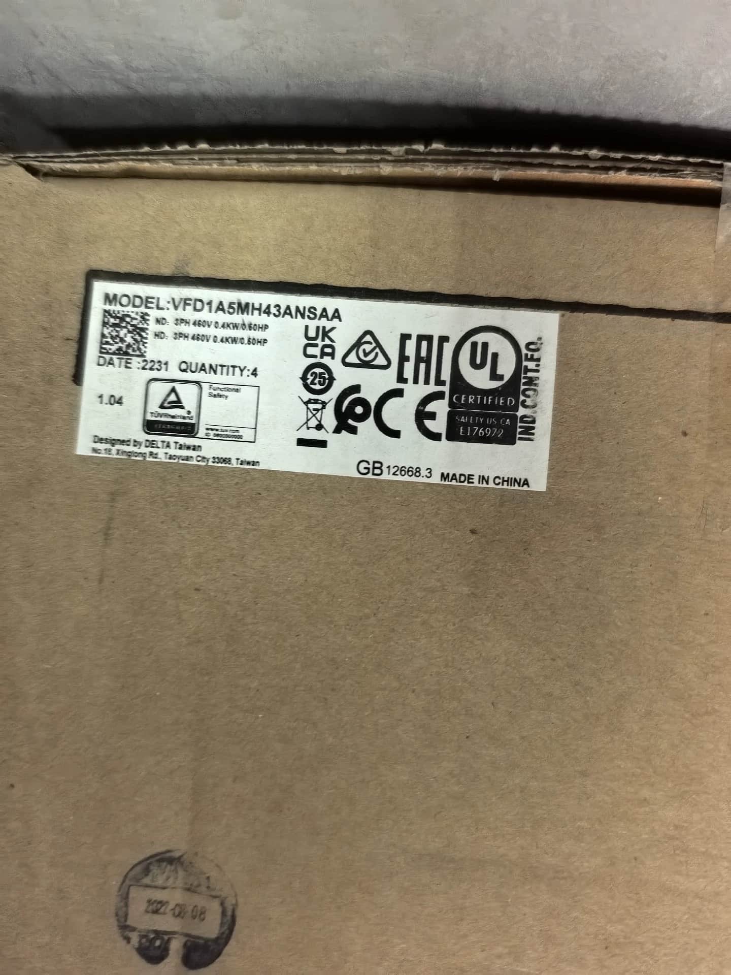 Tiontairí minicíochta 100% bunaidh agus fíor-nua Delta VFD1A5MH43ANSAA 0.4KW Drive Servo Motor