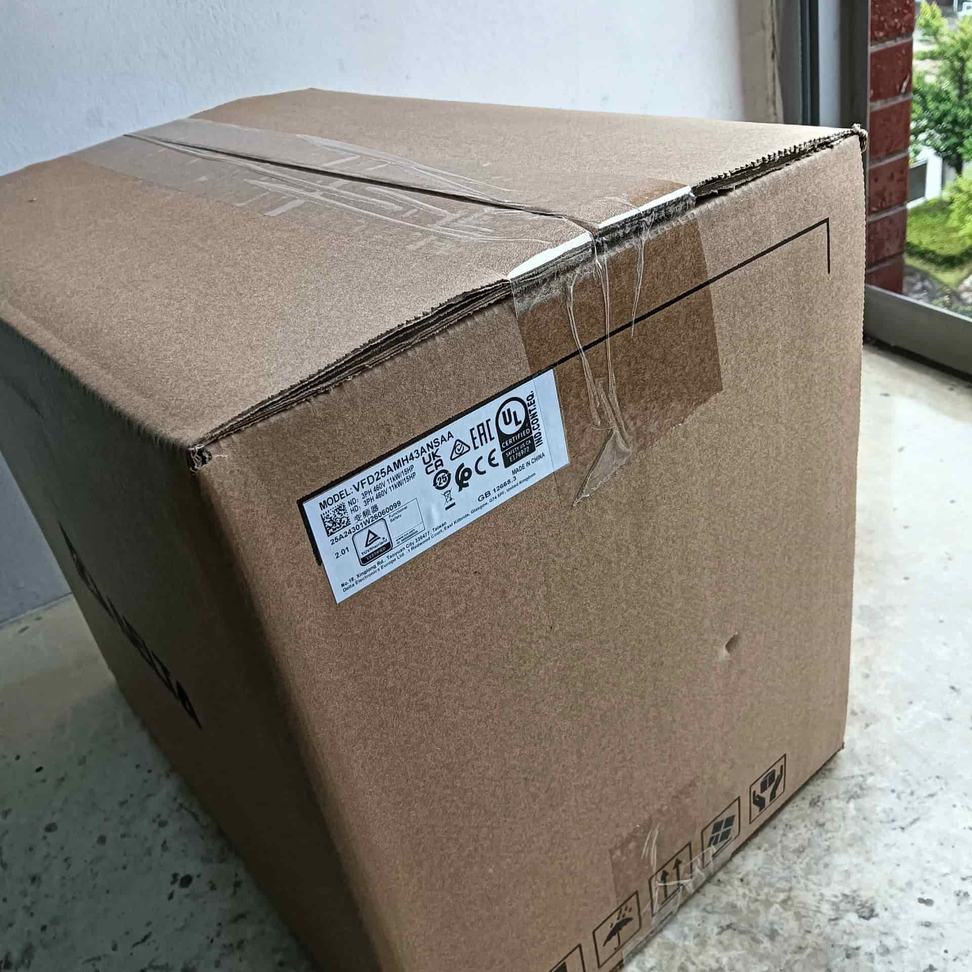 Tiontairí minicíochta 100% bunaidh agus fíor-nua Delta VFD25AMH43ANSAA 11KW Drive Servo Motor