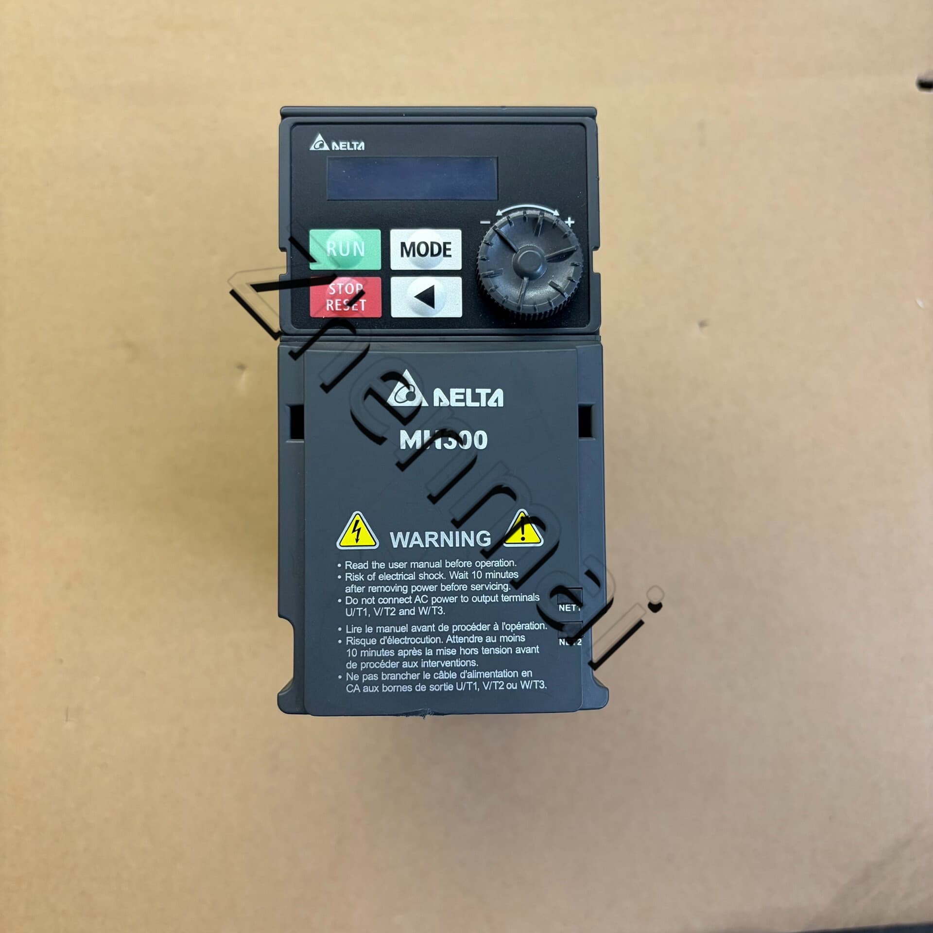 Tiontairí minicíochta 100% bunaidh agus fíor Delta VFD2A8MH21ANSAA 0.4KW 220V Drive Servo Motor