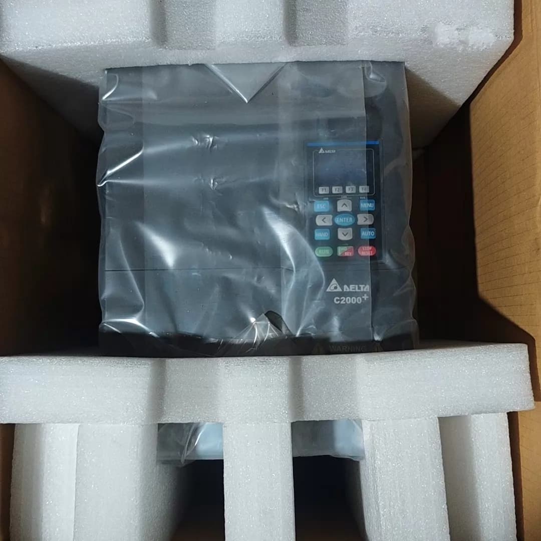 Tiontairí minicíochta 100% bunaidh agus fíor Delta VFD370C43S-00 Drive Servo Motor