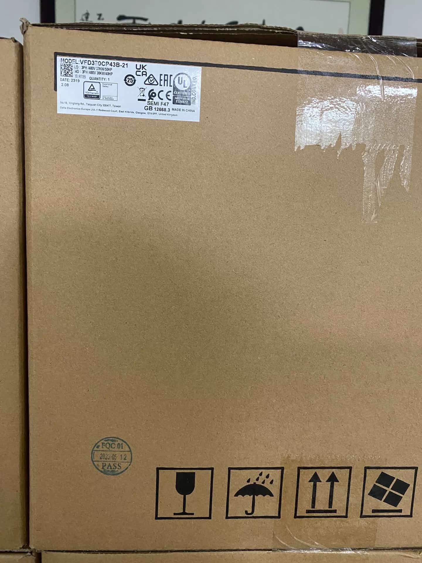 100% branda nua, bunaidh agus fíor Delta VFD370CP43B-21 380V37KW Tiontairí minicíochta Drive Servo Motor