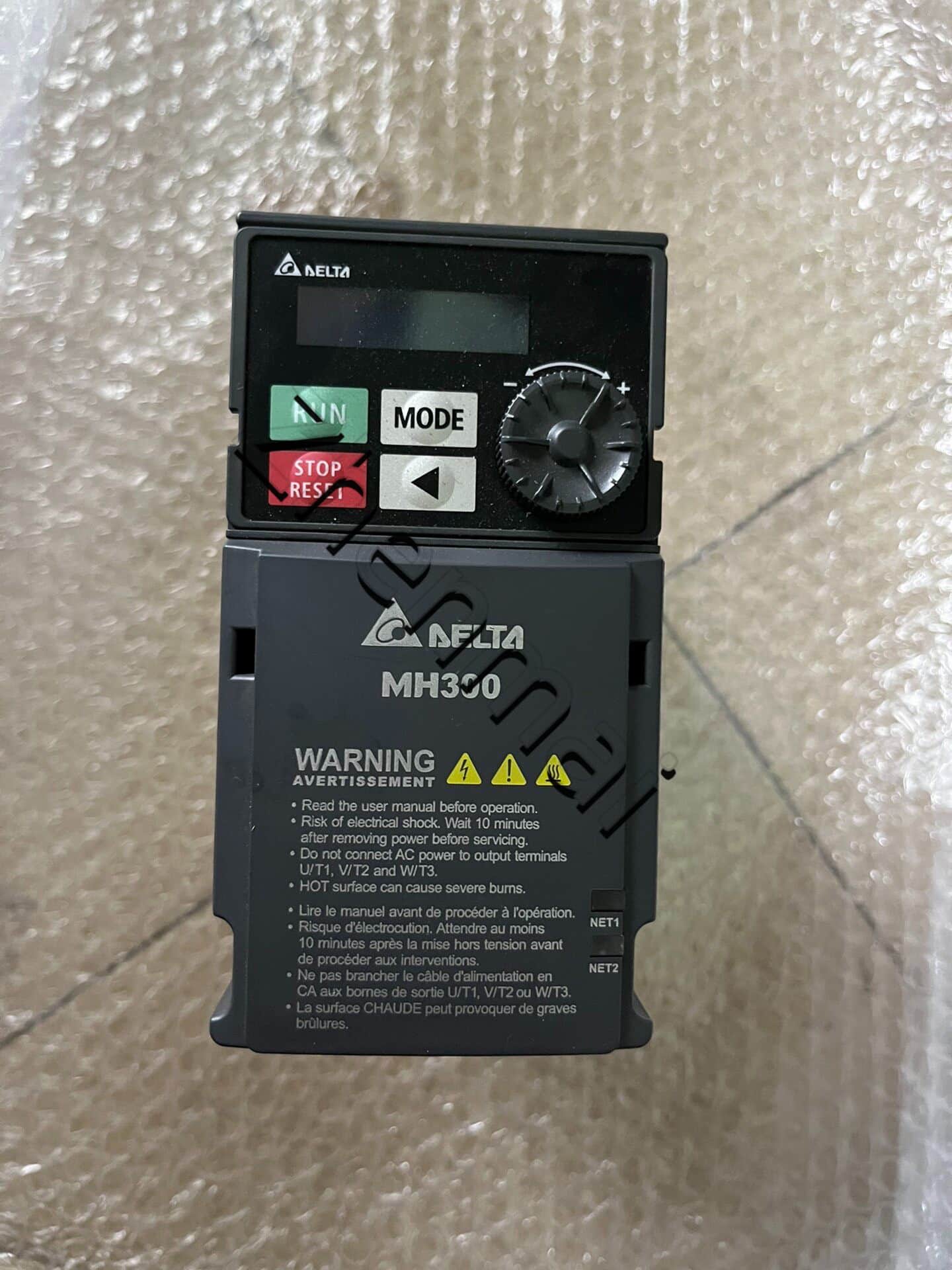 100% bunaidh agus fíor-bhranda Delta VFD3A0MH43ANSAA 0.75KW Tiontairí minicíochta Drive Servo Motor