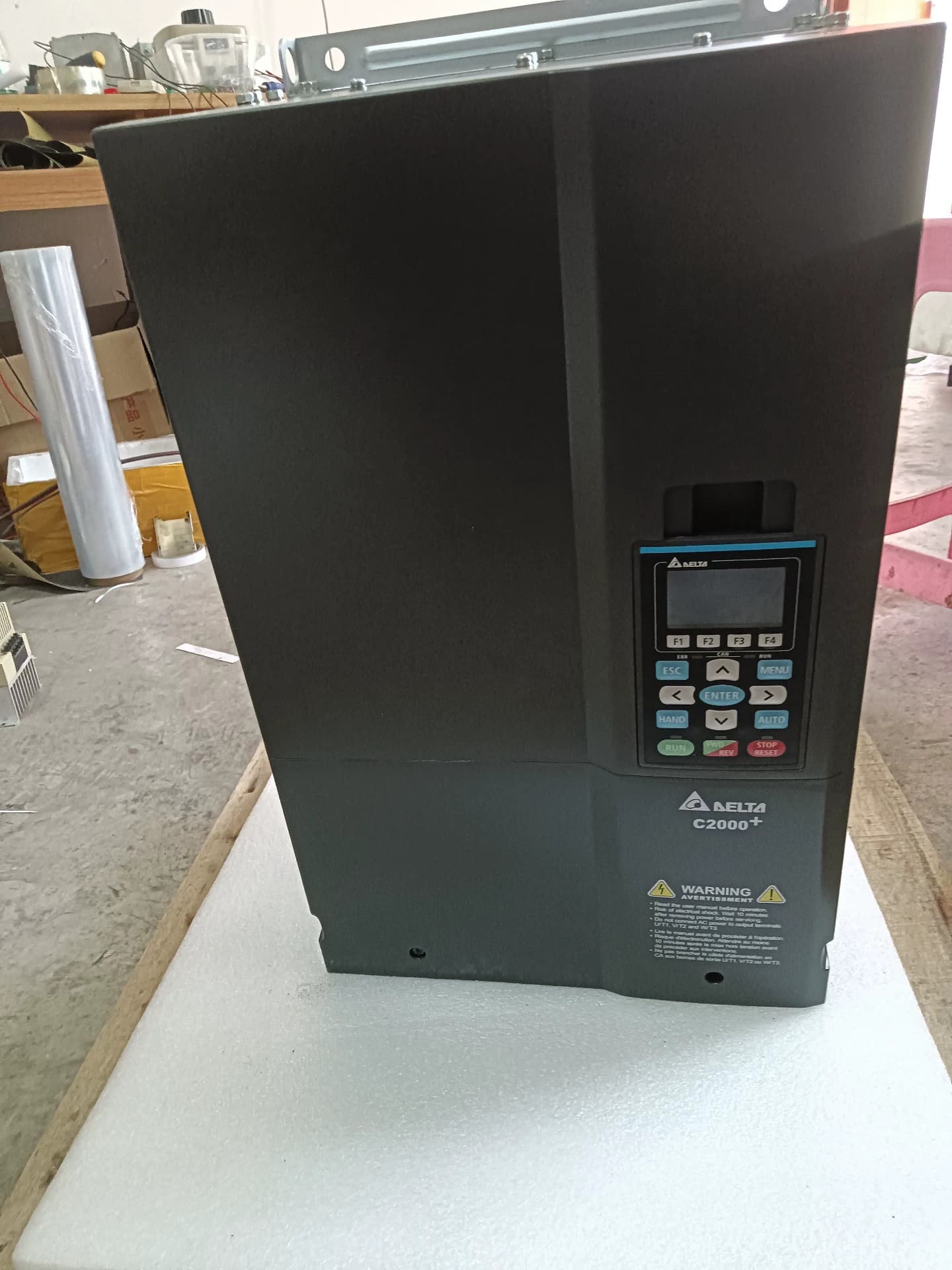 Tiontairí minicíochta 100% bunaidh agus fíor Delta VFD450C43S-00 Drive Servo Motor