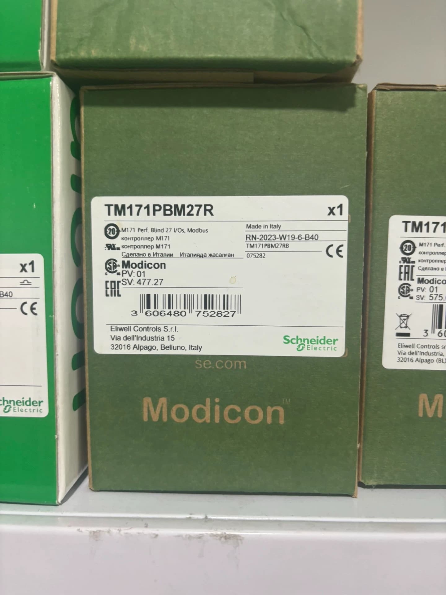 100% úrnua, bunaidh agus fíor Schneider TM171PBM27R Tiontairí minicíochta, scoradáin chiorcaid, teagmhálaithe, feistí cosanta