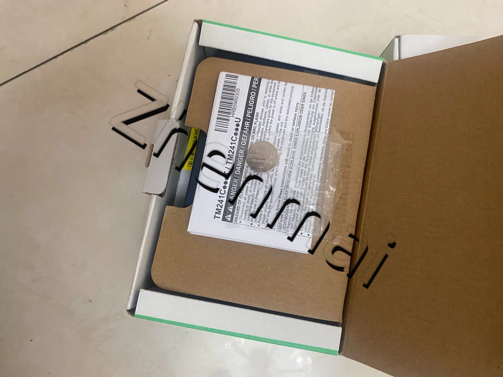 100% úrnua, bunaidh agus fíor Schneider TM241C24R Tiontairí minicíochta, scoradáin chiorcaid, teagmhálaithe, feistí cosanta