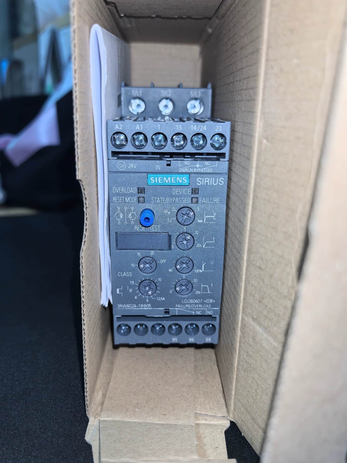 Siemens 3RW4024-1BB05 Tosaitheoir Bog SIRIUS SOFT STARTER