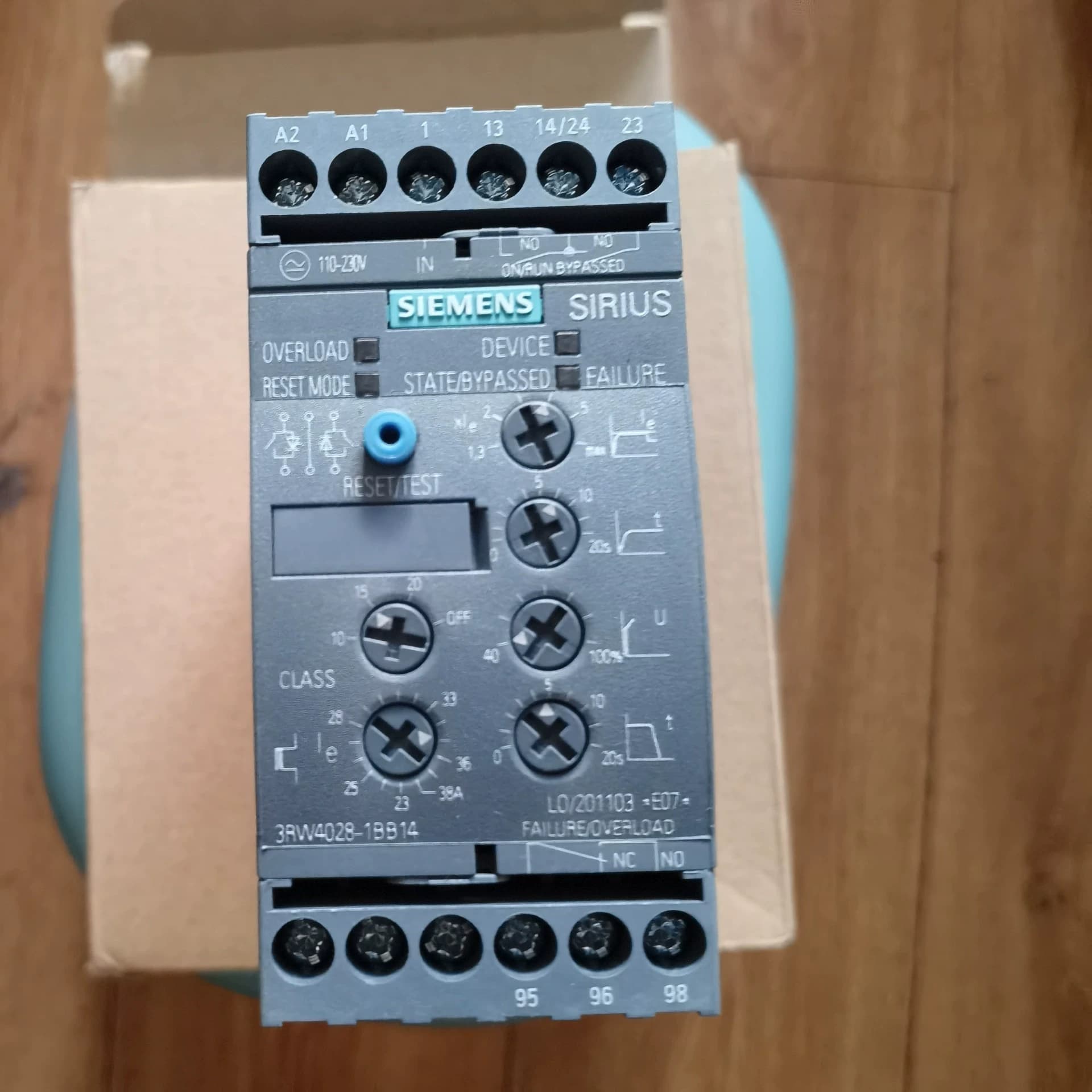 Siemens 3RW4028-1BB14 Tosaitheoir Bog SIRIUS SOFT STARTER