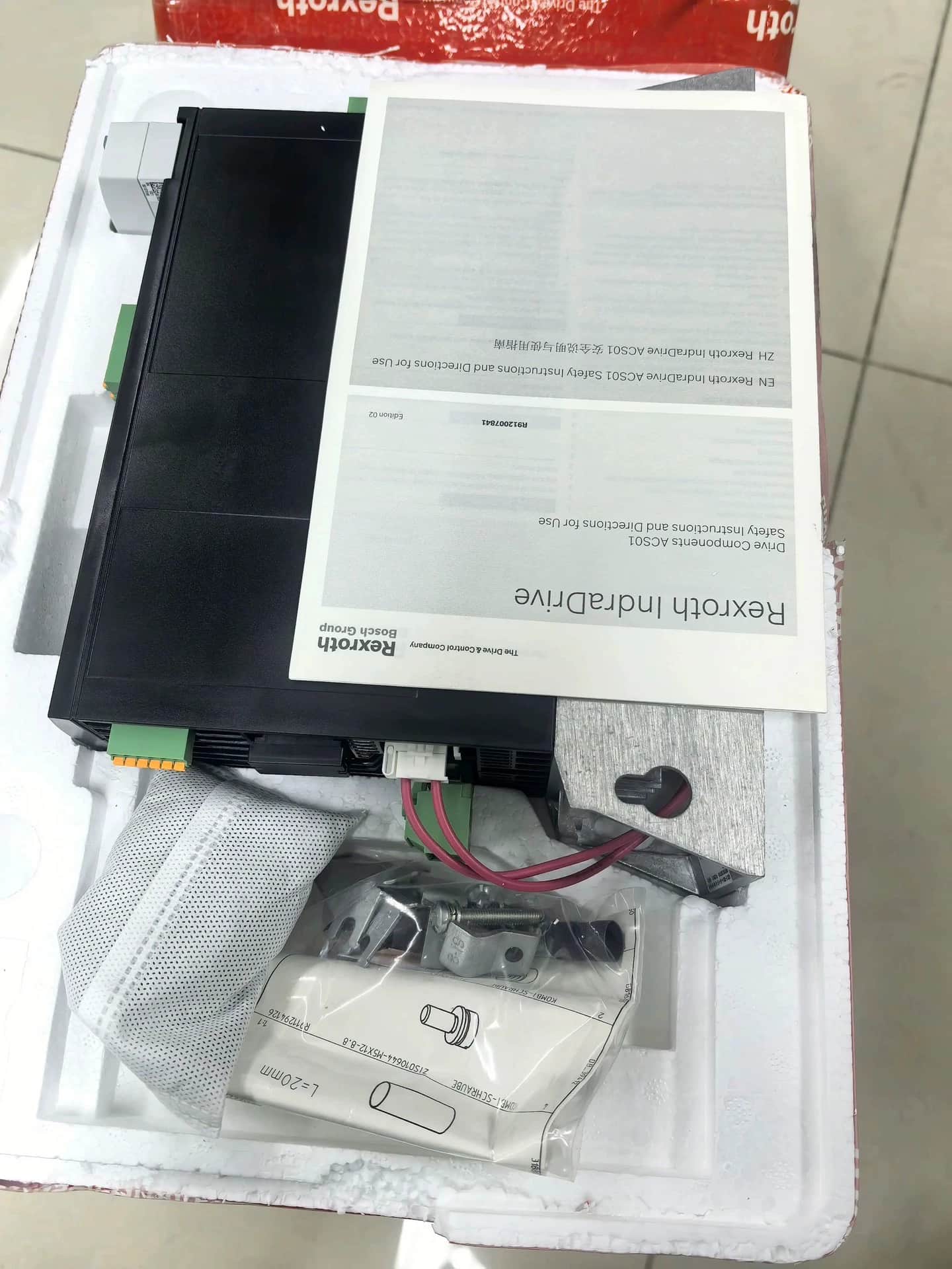Tiomántán Servo Bunaidh Nua Bosch Rexroth ACS01.1E-W0018-A-03-B-ET-EC-NN-NN-NN-FW Servo Motor Shipping Fast