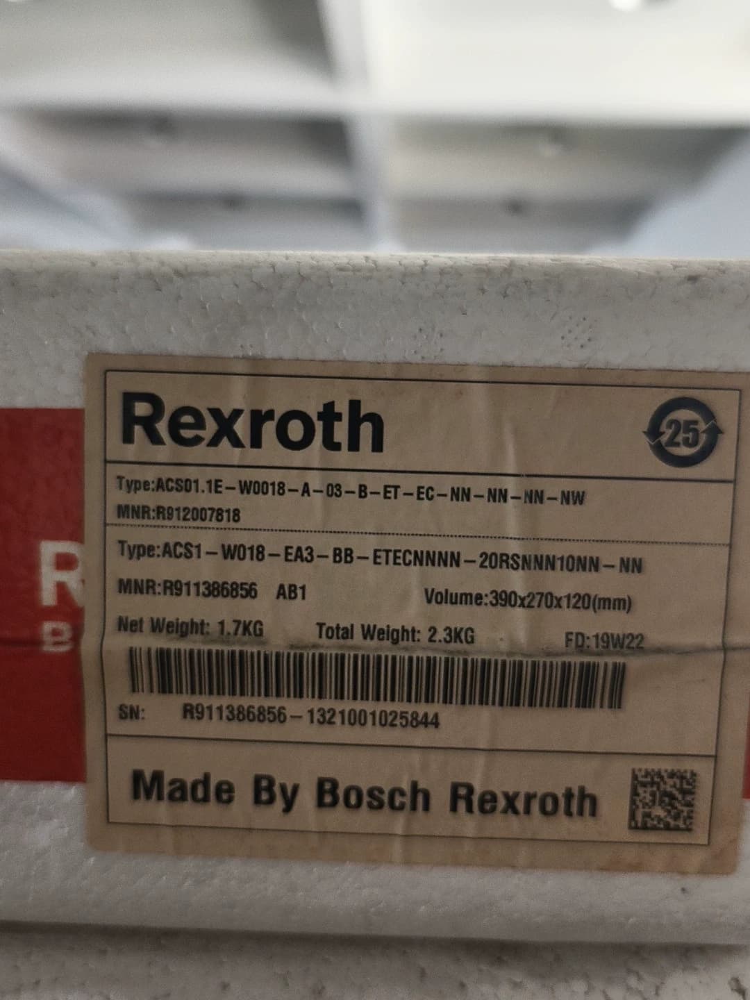 Tiomántán Servo Bunaidh Nua Bosch Rexroth ACS1-WO18-EA3-BB-ETECNNNN-20RSNNN10NN-NN Servo Motor Shipping Fast