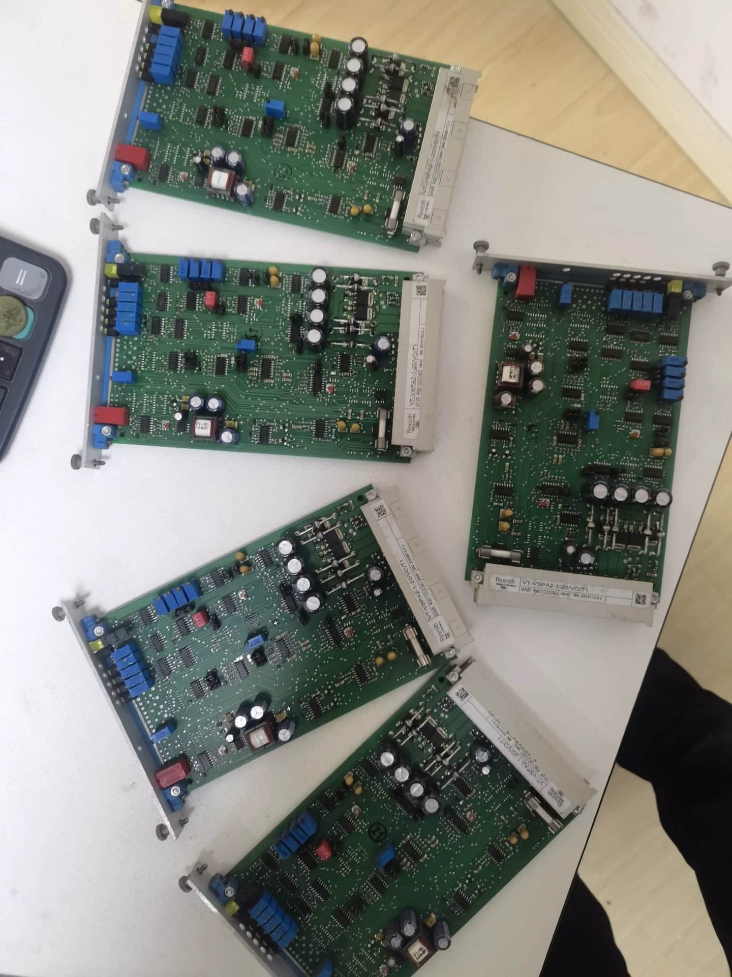 Amplifier Tiomántán Servo Bosch Rexroth Bunaidh Nua Branda, bord amplifier VT-VSPA2-1-20/VO/T1 Servo Motor Loingseoireacht tapa