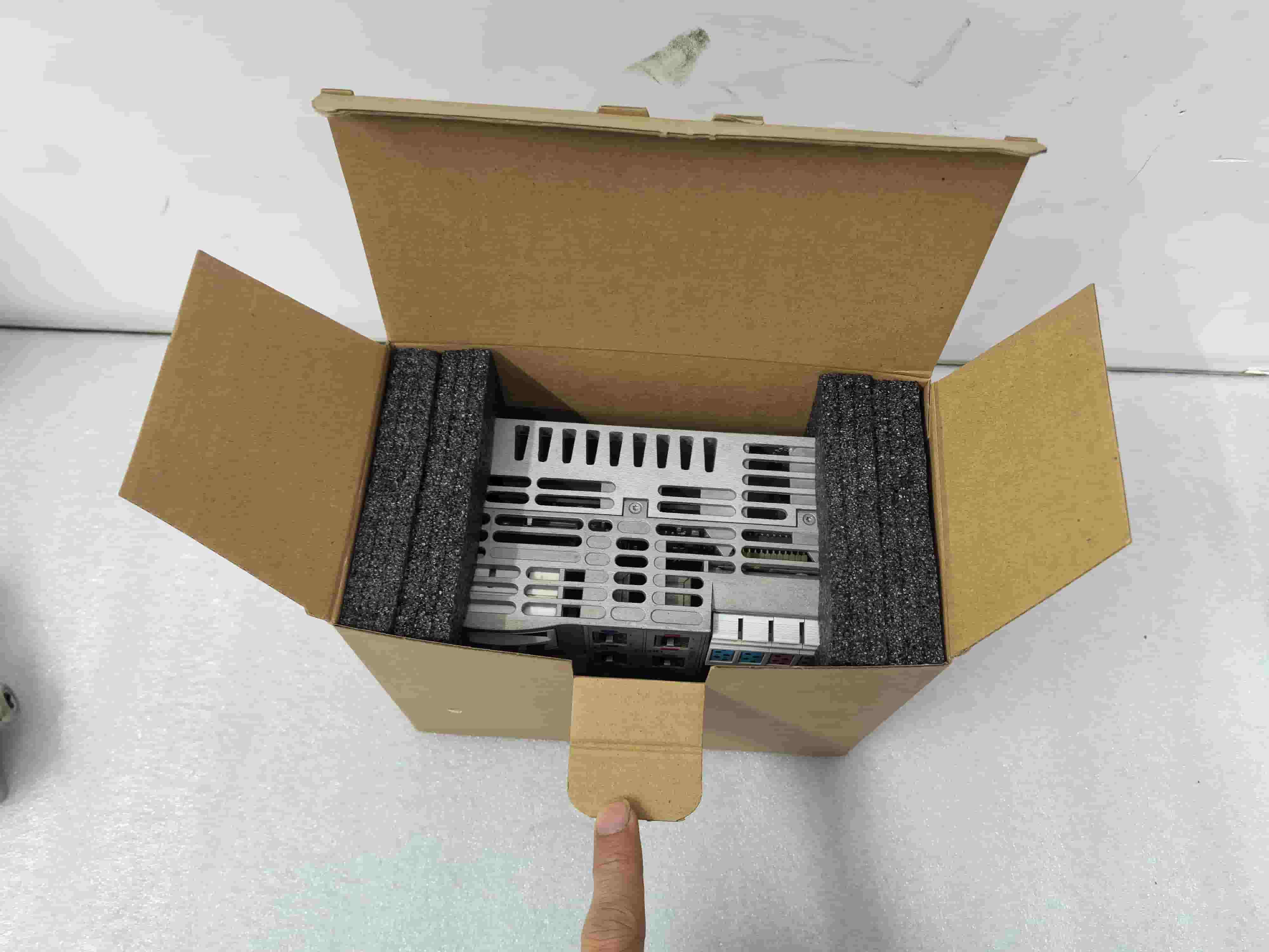Tiomántán Servo Bunaidh Nua Bosch Rexroth CML45.1-3P-504-NA-NNNN-NW Servo Motor Shipping Fast