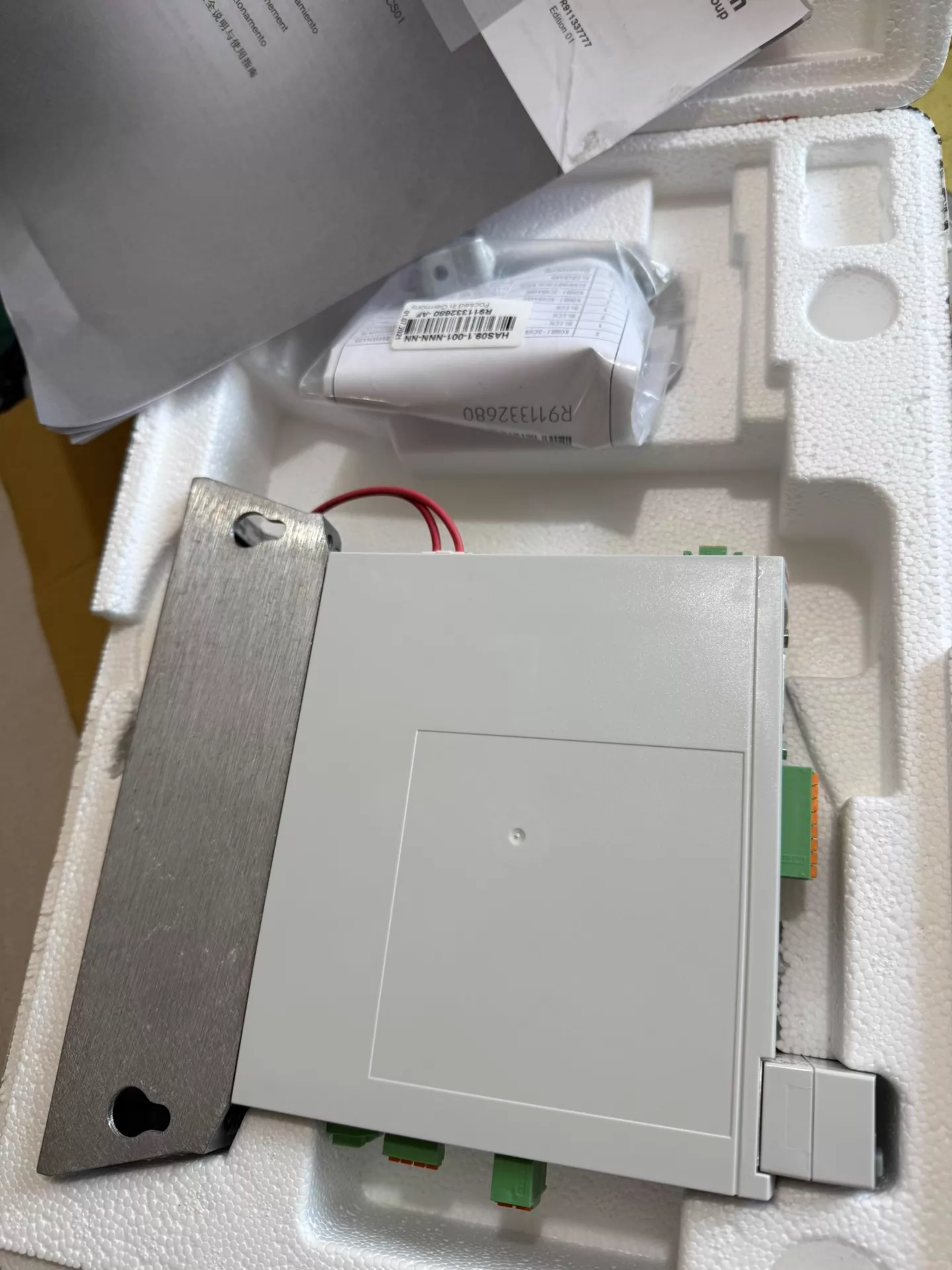 Tiomántán Servo Bunaidh Nua Bosch Rexroth HCS01.1E-W0009-A-02-B-ET-EC-PB-NN-NN-FW Servo Motor Loingseoireacht Fast