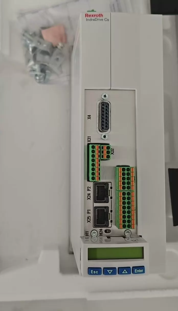 Tiomántán Servo Bunaidh Nua Bosch Rexroth HCS01.1E-W0028-A-03-A-ET-EC-DA-NN-NN-FW Servo Motor Loingseoireacht Fast