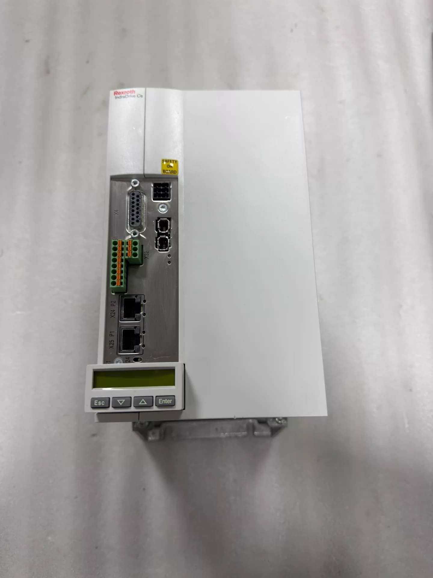 Tiomántán Servo Bunaidh Nua Bosch Rexroth HCS01.1E-W0054-A-03-B-ET-EC-NN-S4-NN-FW Servo Motor Loingseoireacht Fast