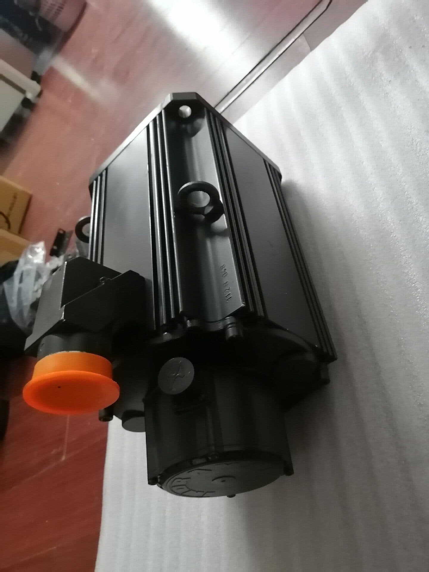 Tiomántán Servo Bunaidh Nua Bosch Rexroth MKD112B-048-KG2-BN Servo Motor Shipping Fast