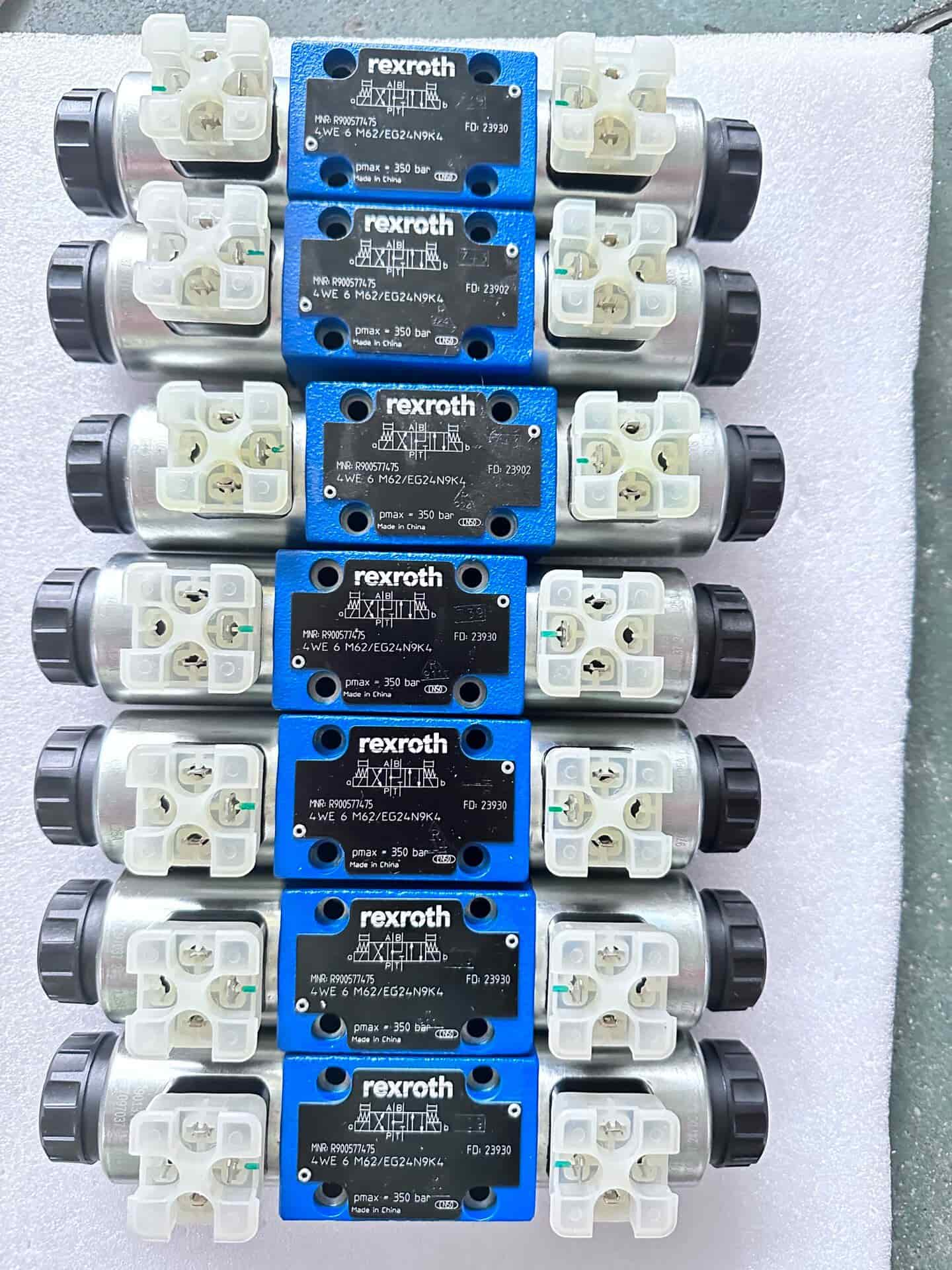 Tiomántán Servo Bunaidh Nua Bosch Rexroth Comhla comhréireach 4WRZE10W8-85-7X/6EG24N9ETK31/F1D3M Servo Motor Shipping Fast