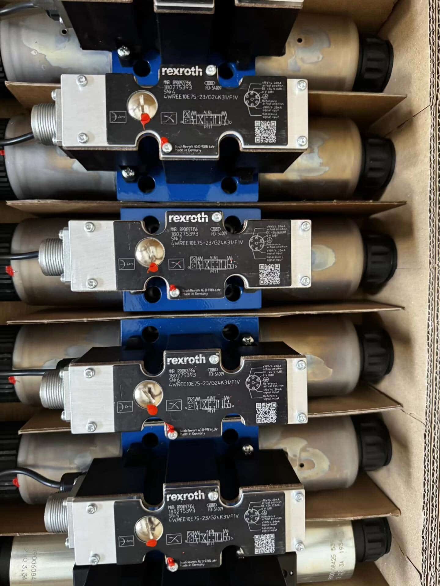Tiomántán Servo Bunaidh Nua Bosch Rexroth Comhla comhréireach DBEM10-7X/315YG24K4M Servo Motor Shipping Fast